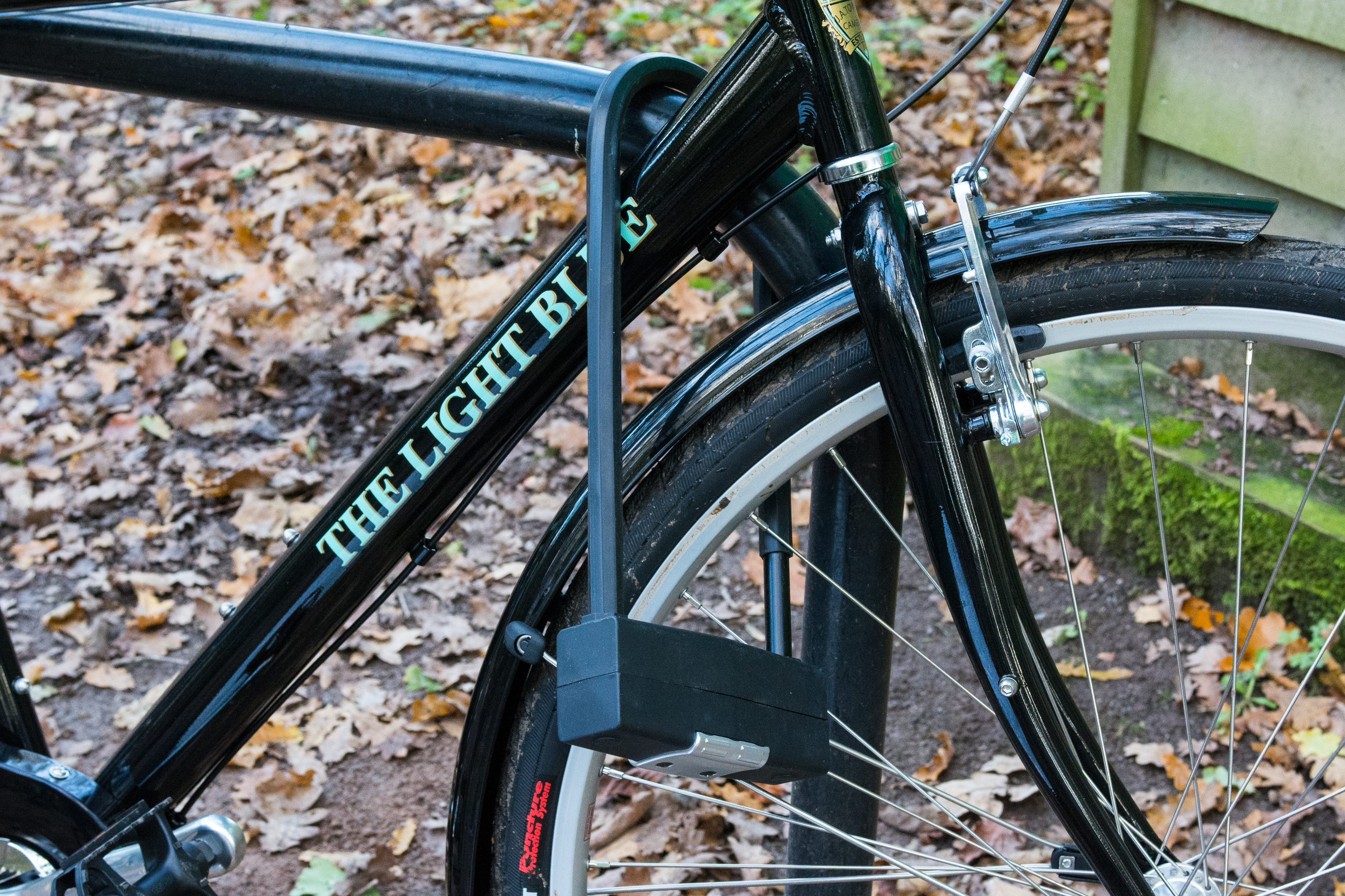 How to lock a bike with a D-lock How to lock a bike with a D-lock