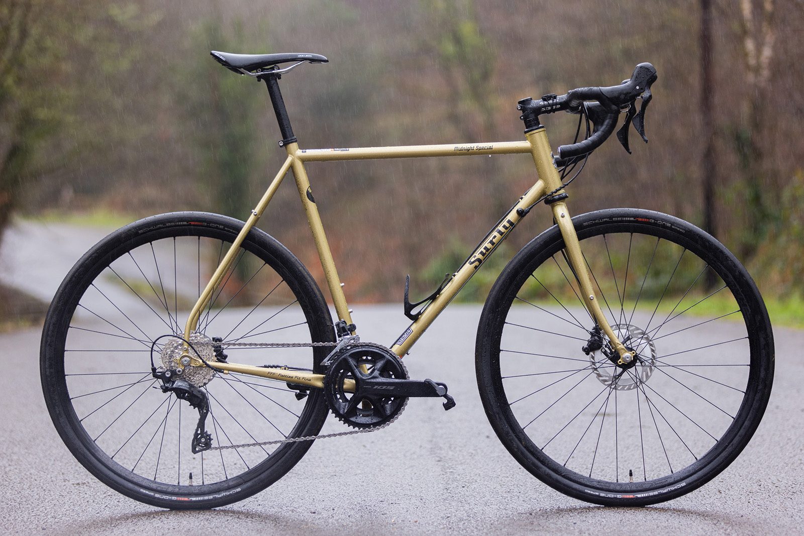 Pack shot of the Surly Midnight Special road bike