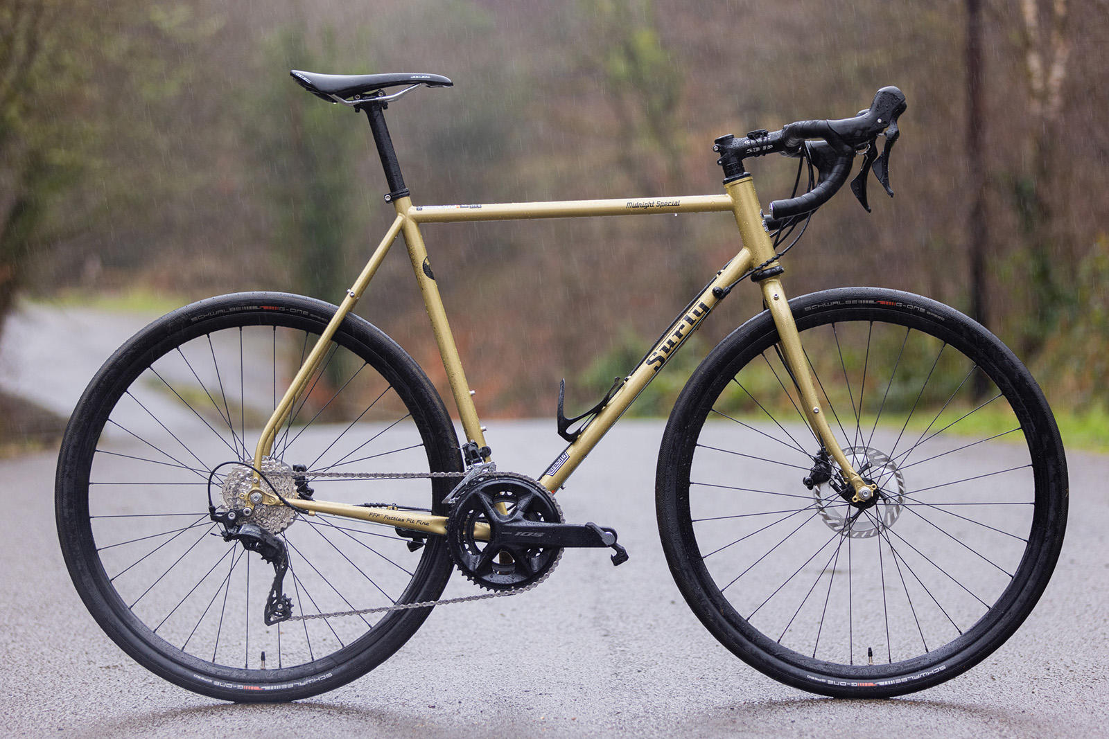 Pack shot of the Surly Midnight Special road bike