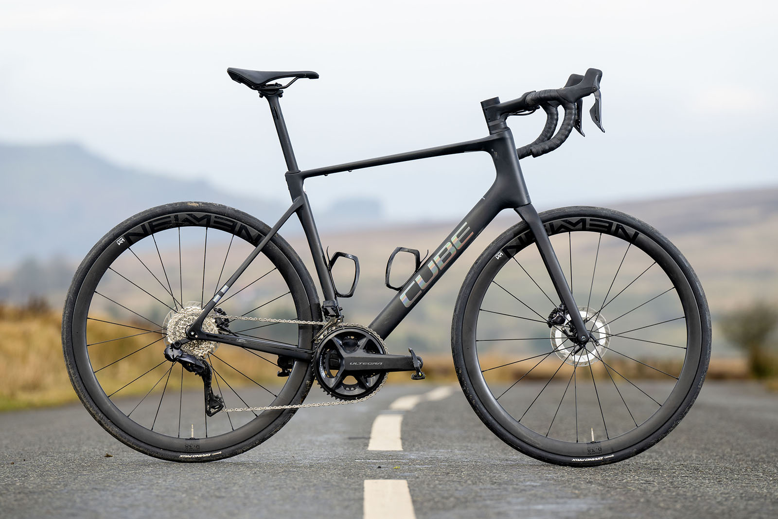 Pack shot of the Cube Attain C:62 SLT road bike