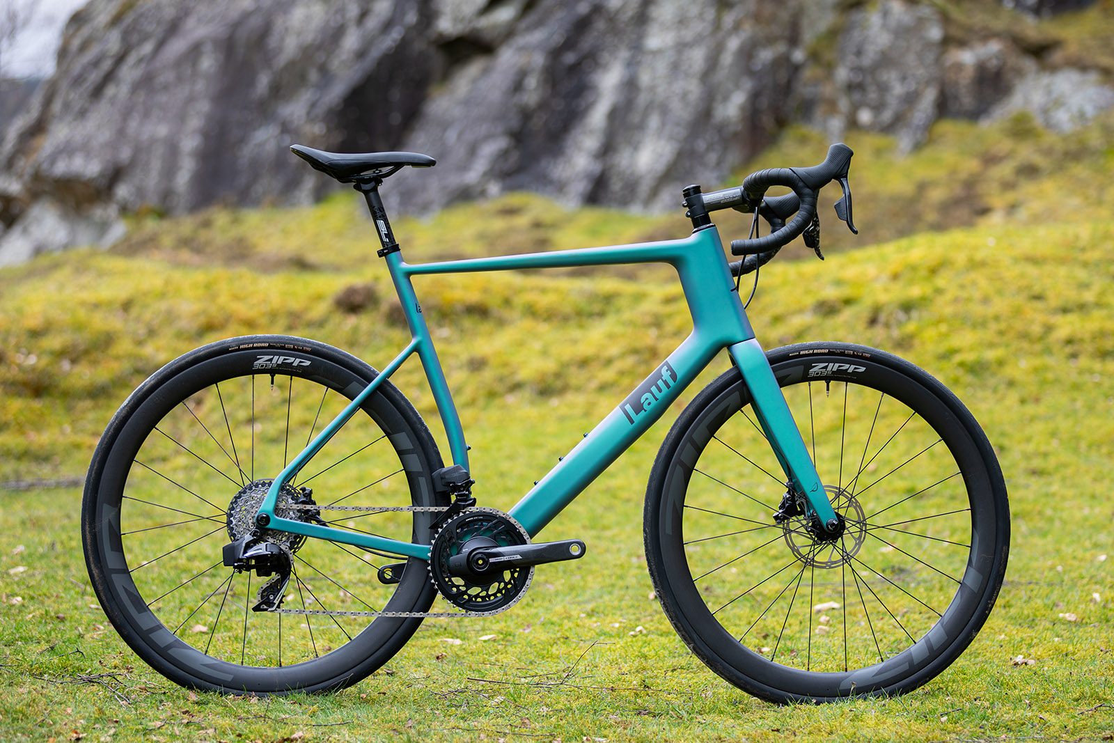 Three quarter pack shot of the Lauf Úthald Race Wireless road bike