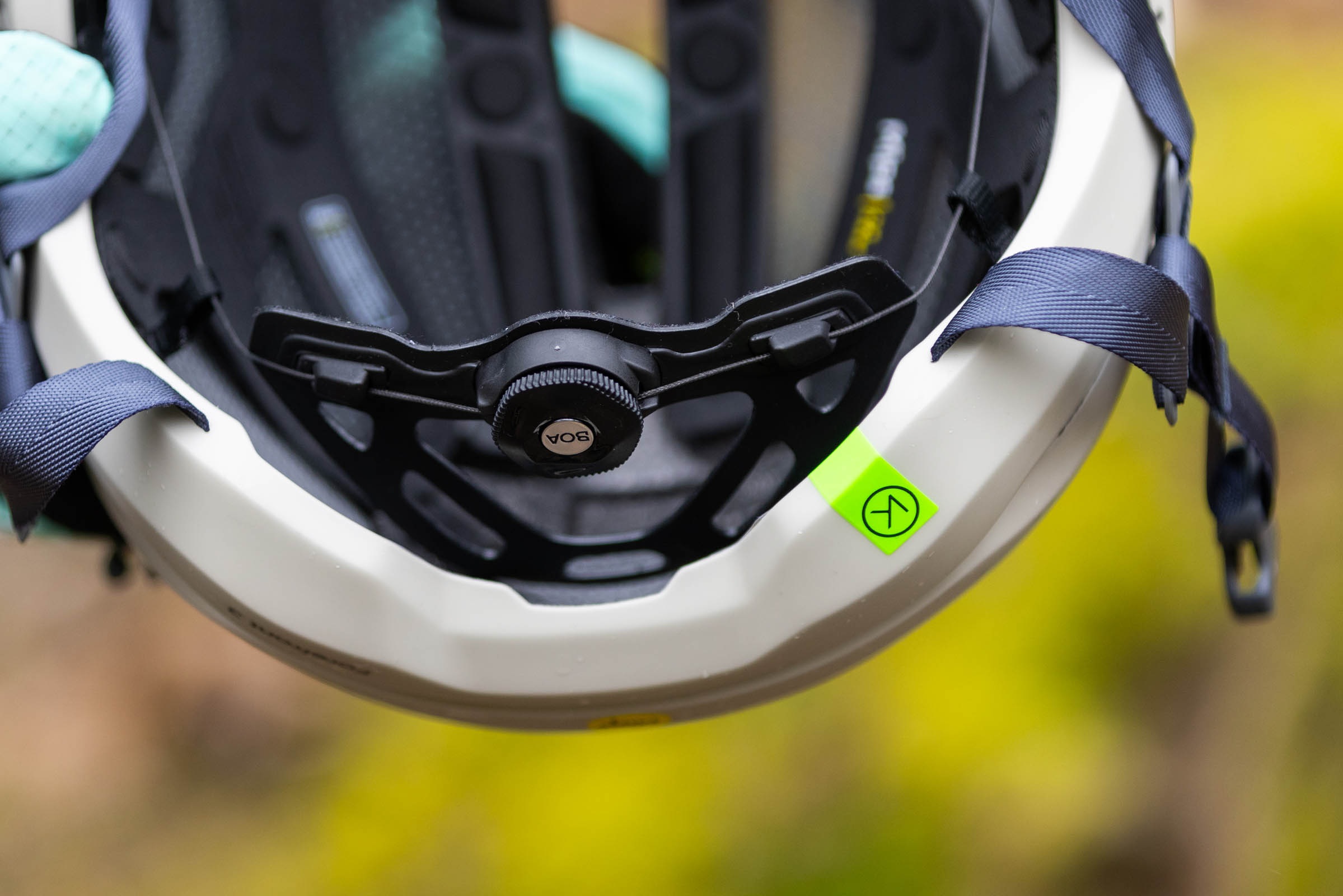 Cropped showing the Smith Forefront 3 helmet's retention cradle and adjuster dial.