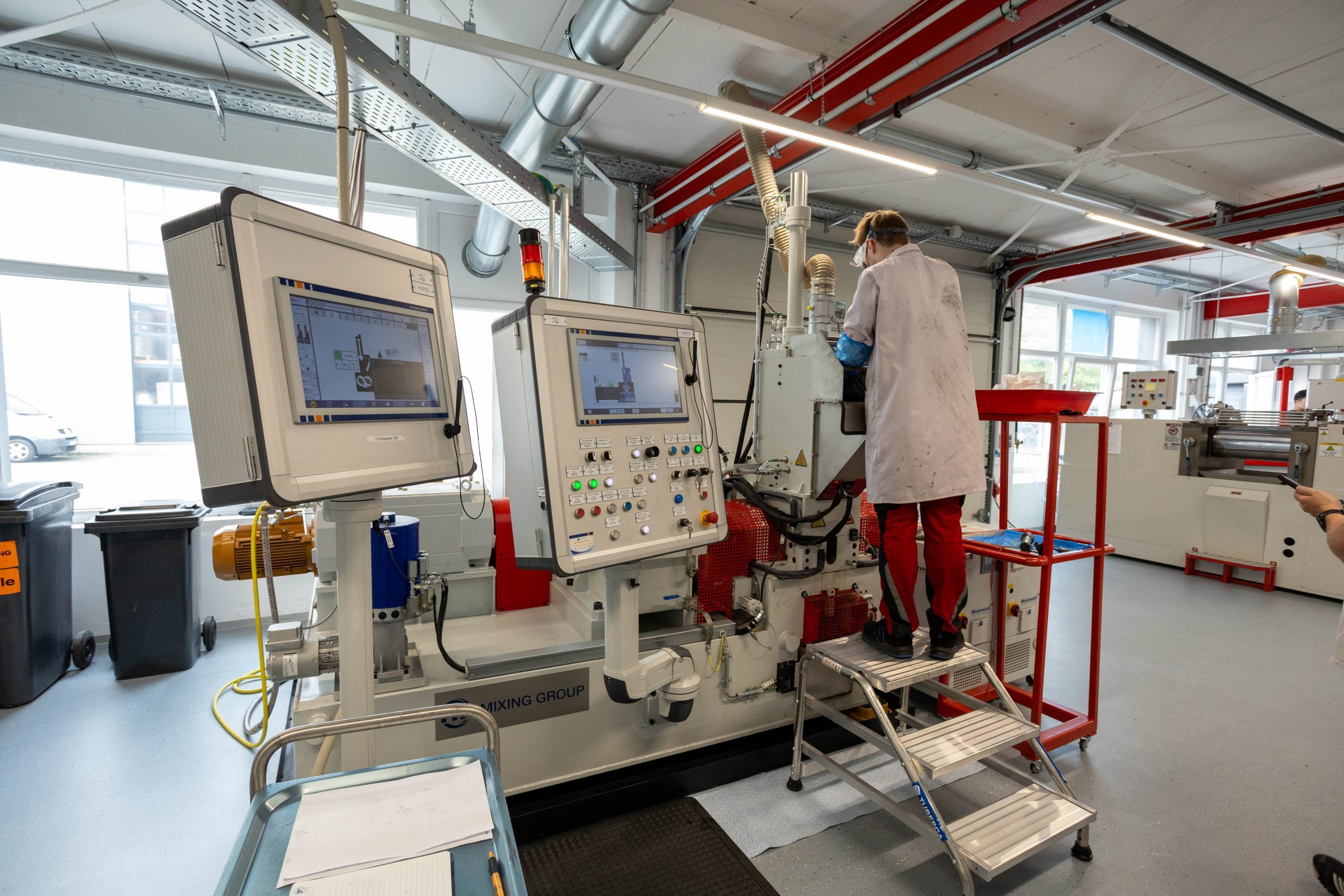 Specialized mixing machine