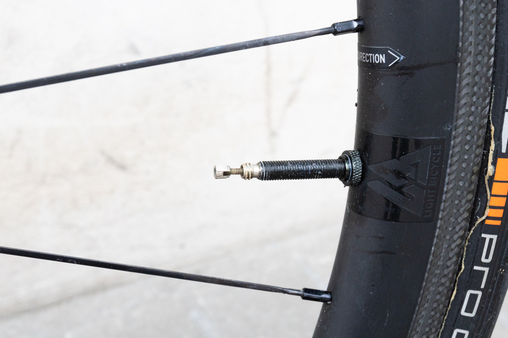 Inflating a Presta valve