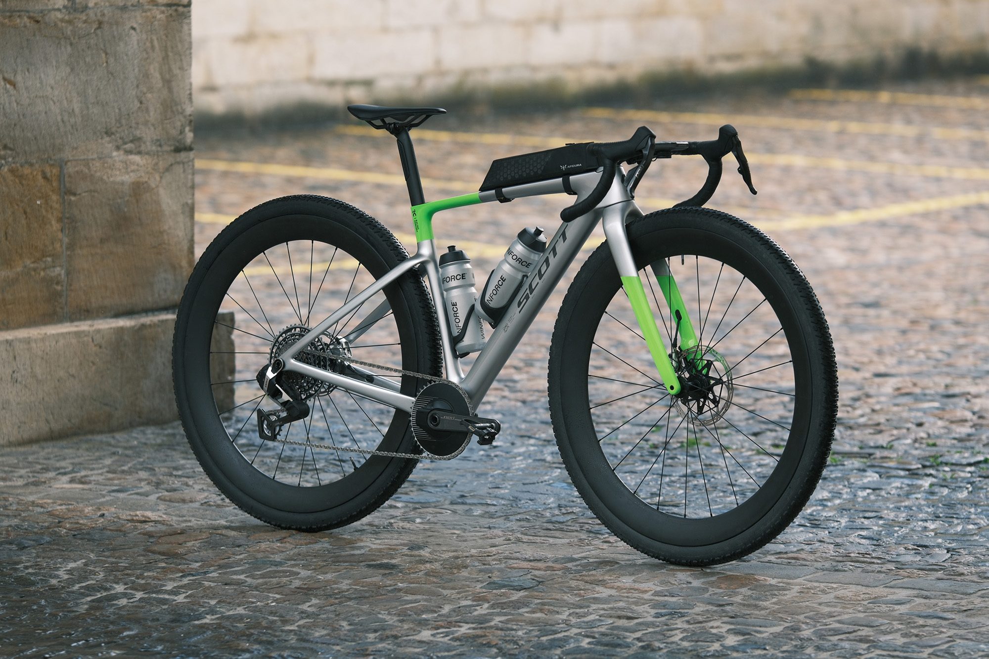 32in Scott gravel bike.