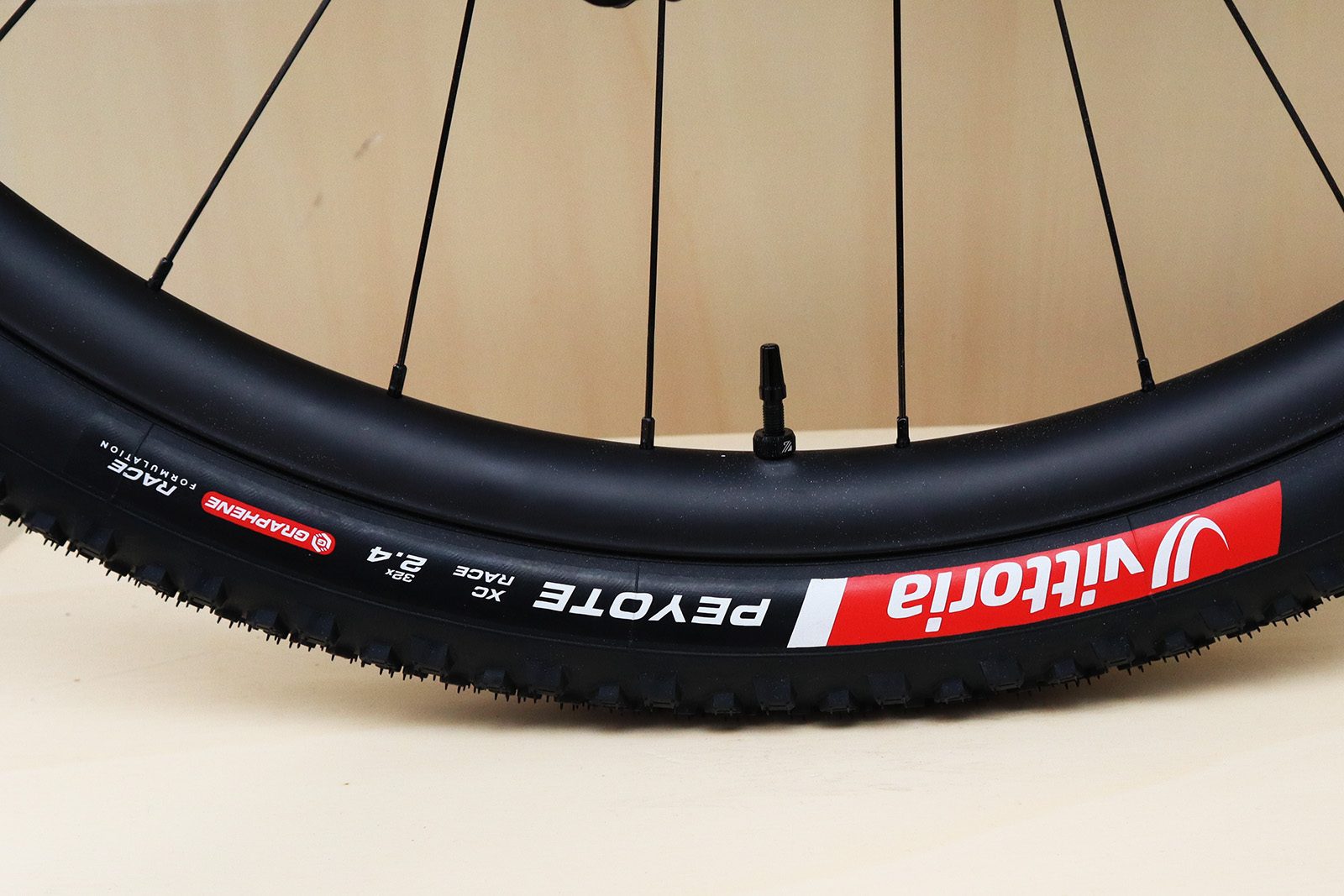 Vittoria Peyote 32in tyre.