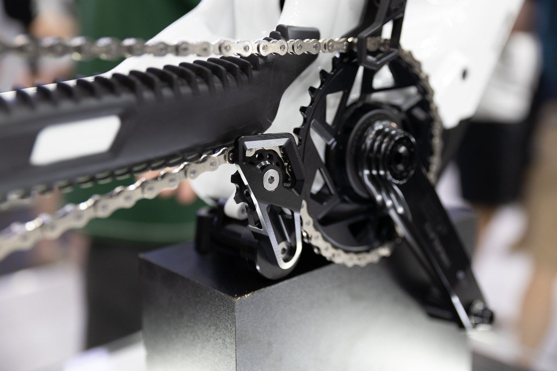 Avinox MG Concept chain tensioner