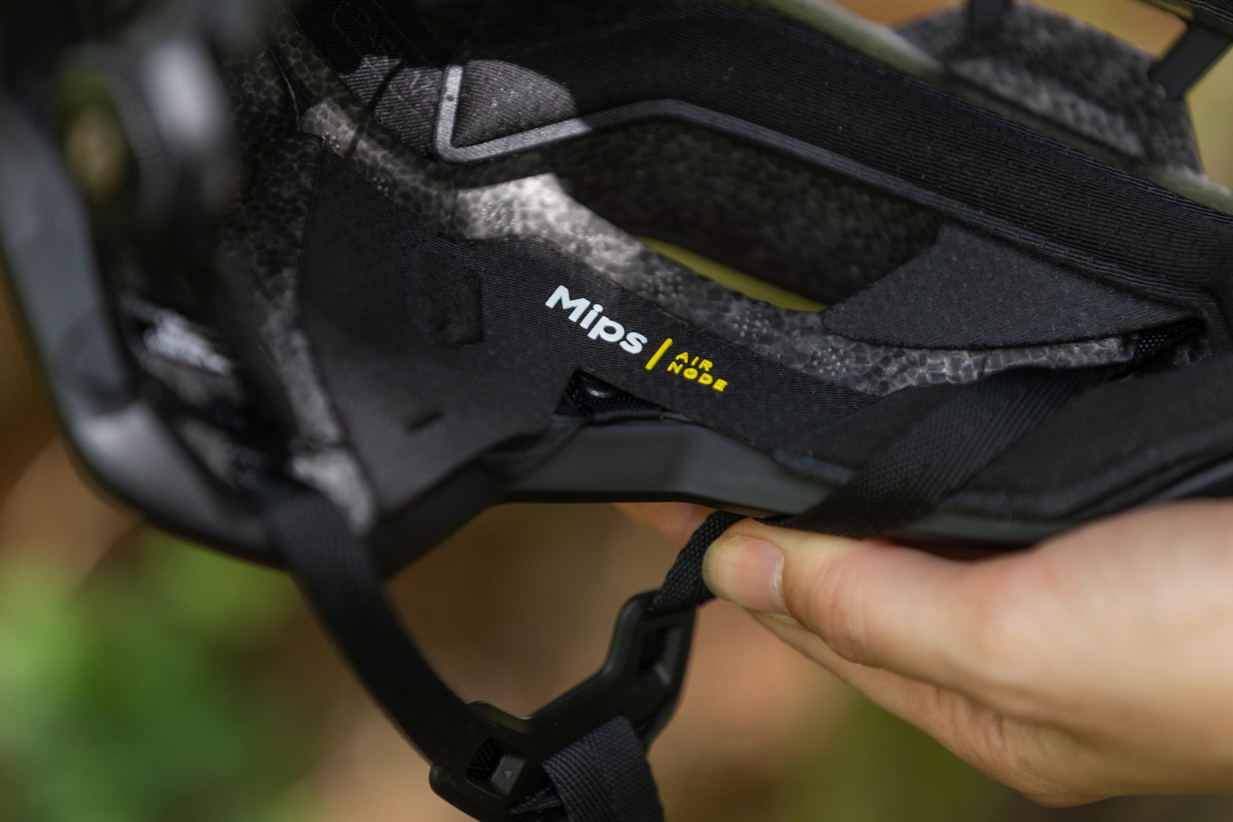 Inside of the Specialized Ambush 3 showing the Mips Air Node liner.