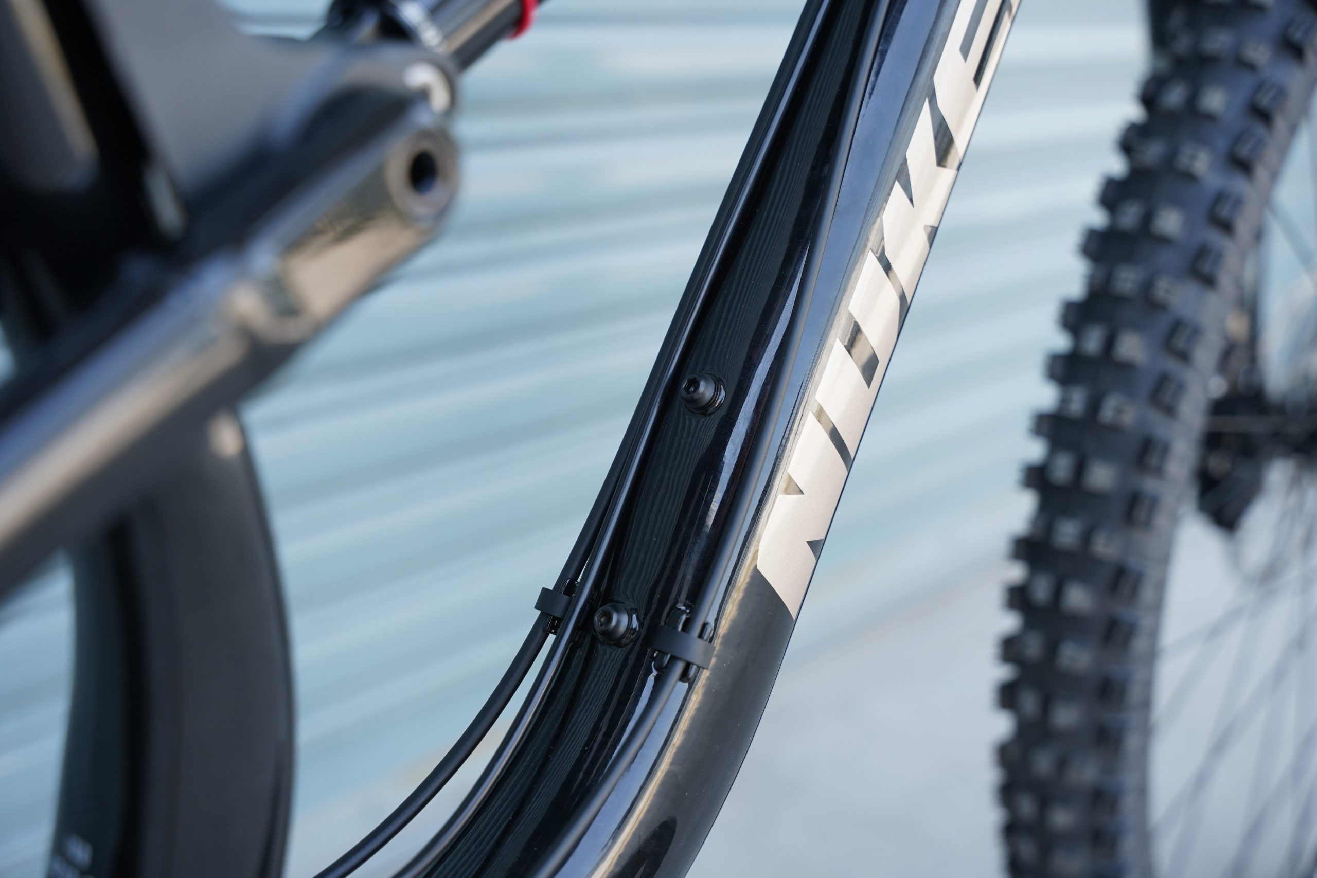 Nukeproof Tracker FS down tube external cable routing.