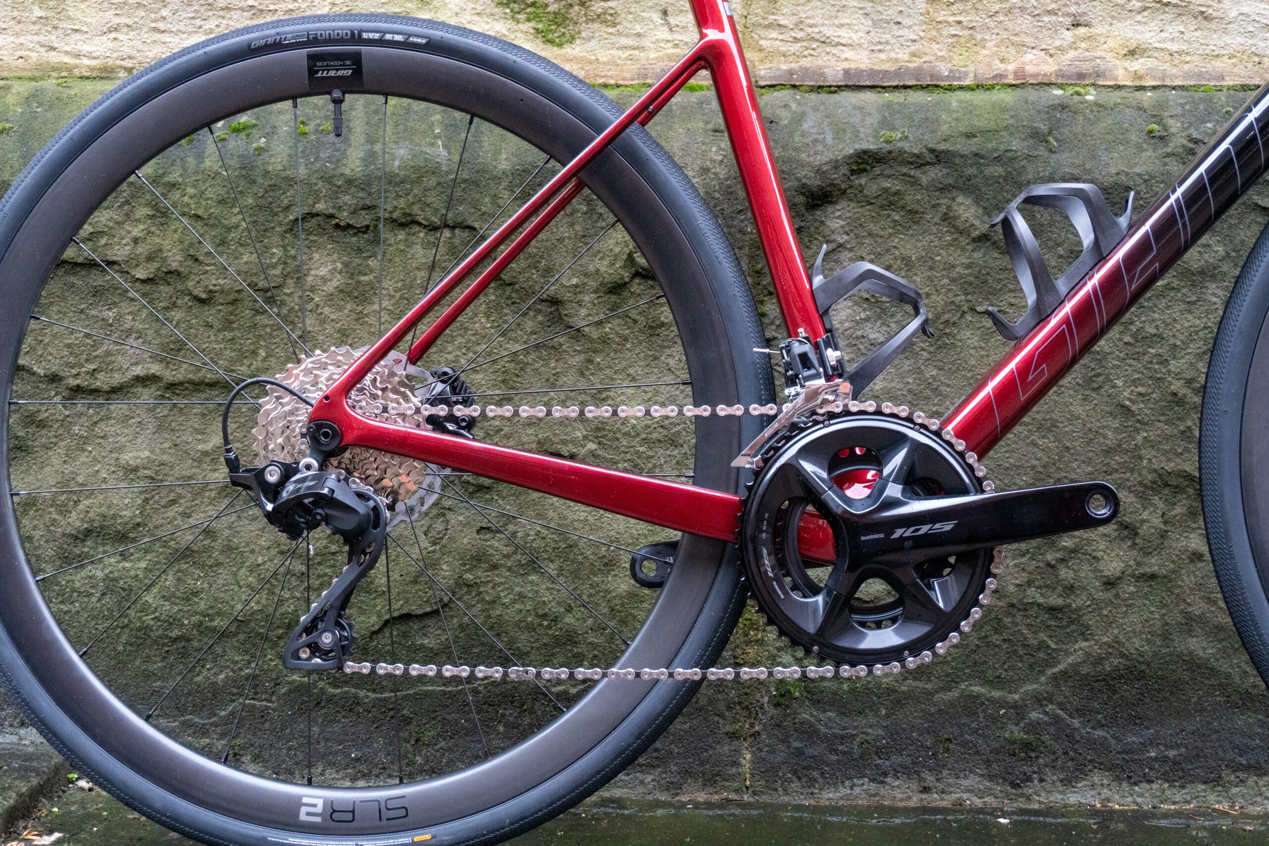 Shimano 105 R7100 12-speed mechanical on Giant Defy Advanced Pro 2