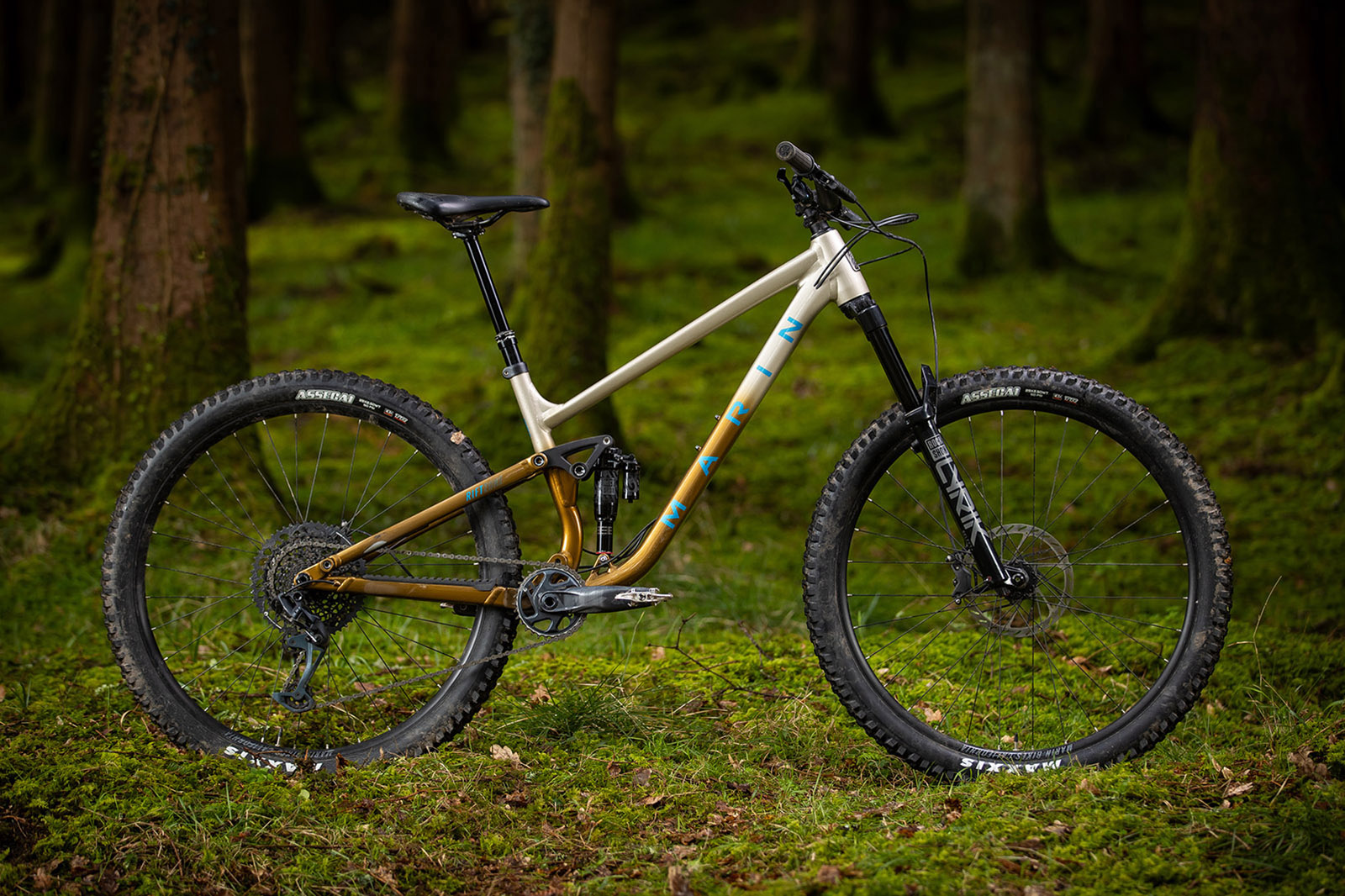 Pack shot of the Marin Rift Zone 29 XR full suspension mountain bike