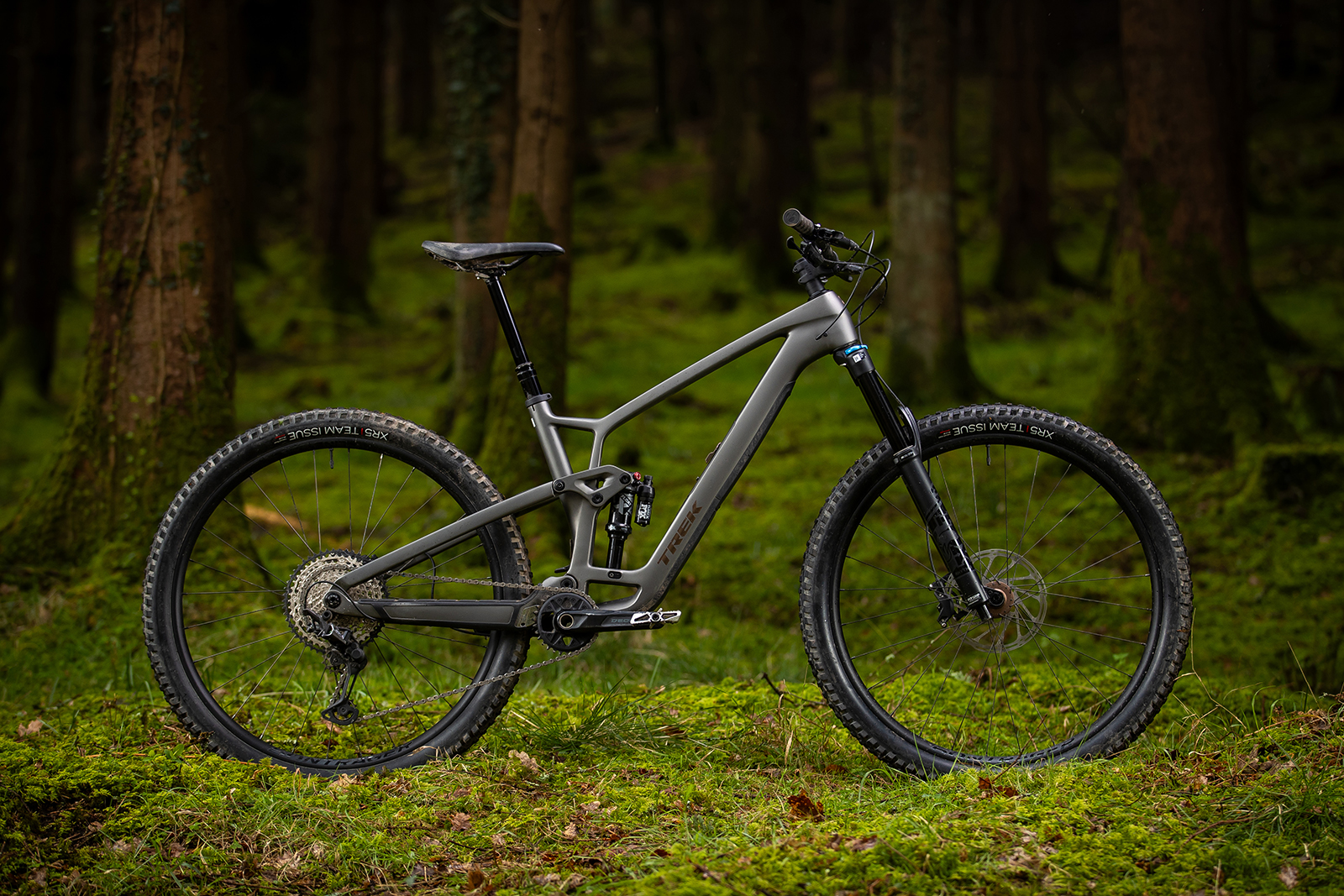 Pack shot of the Trek Fuel EX 9.7 full suspension mountain bike