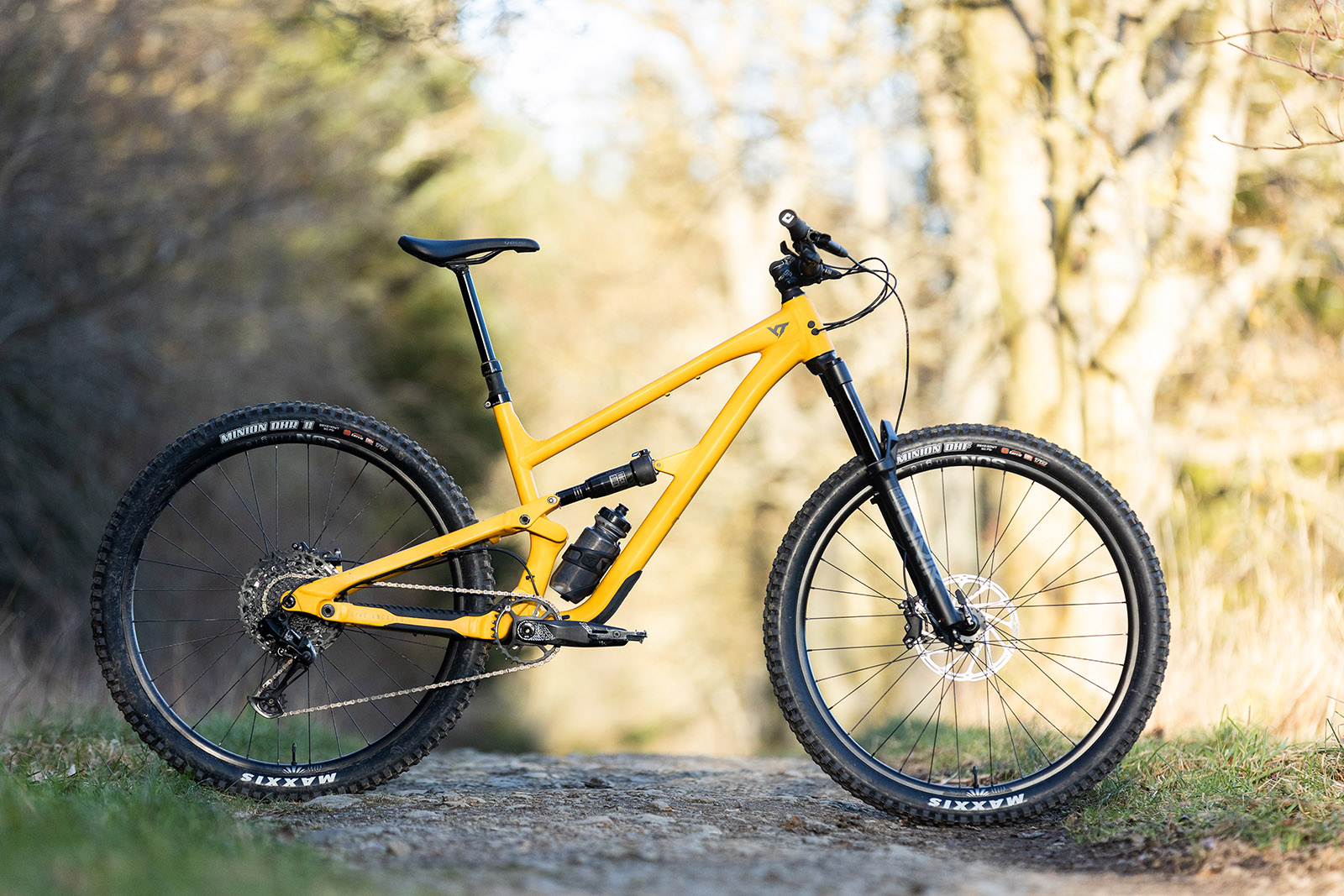 Pack shot of the YT Jeffsy Core 1 full suspension trail mountain bike