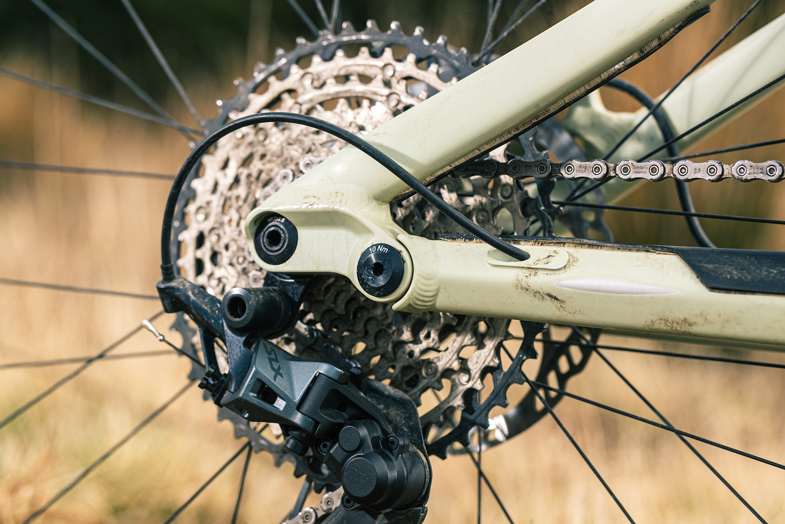 Privateer 141 SLX XT 08 The Privateer 141 SLX XT full suspension mountain bike is equipped with a mixed SLX and XT groupset