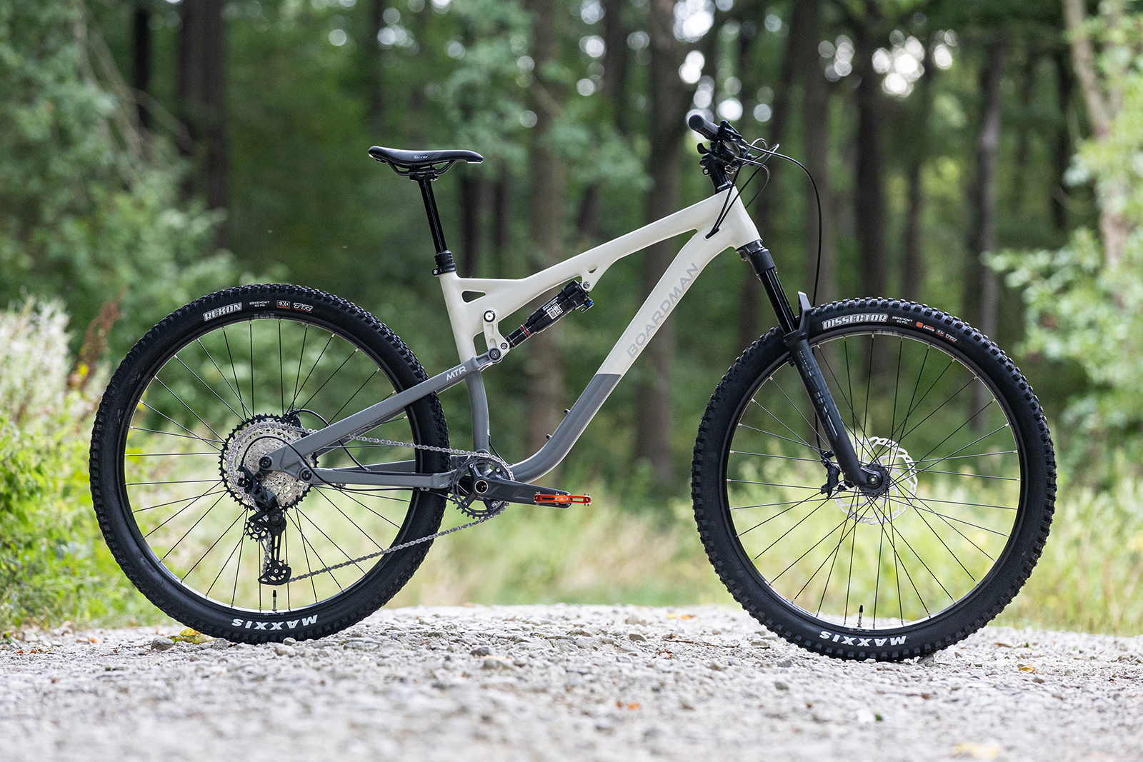 Pack shot of the Boardman MTR 9.0 full suspension mountain bike