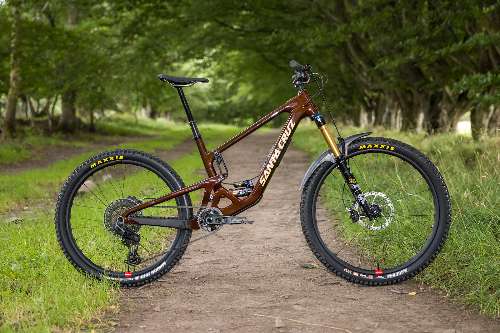 Pack shot of the Santa Cruz Bronson CC X0 AXS RSV full suspension mountain bike