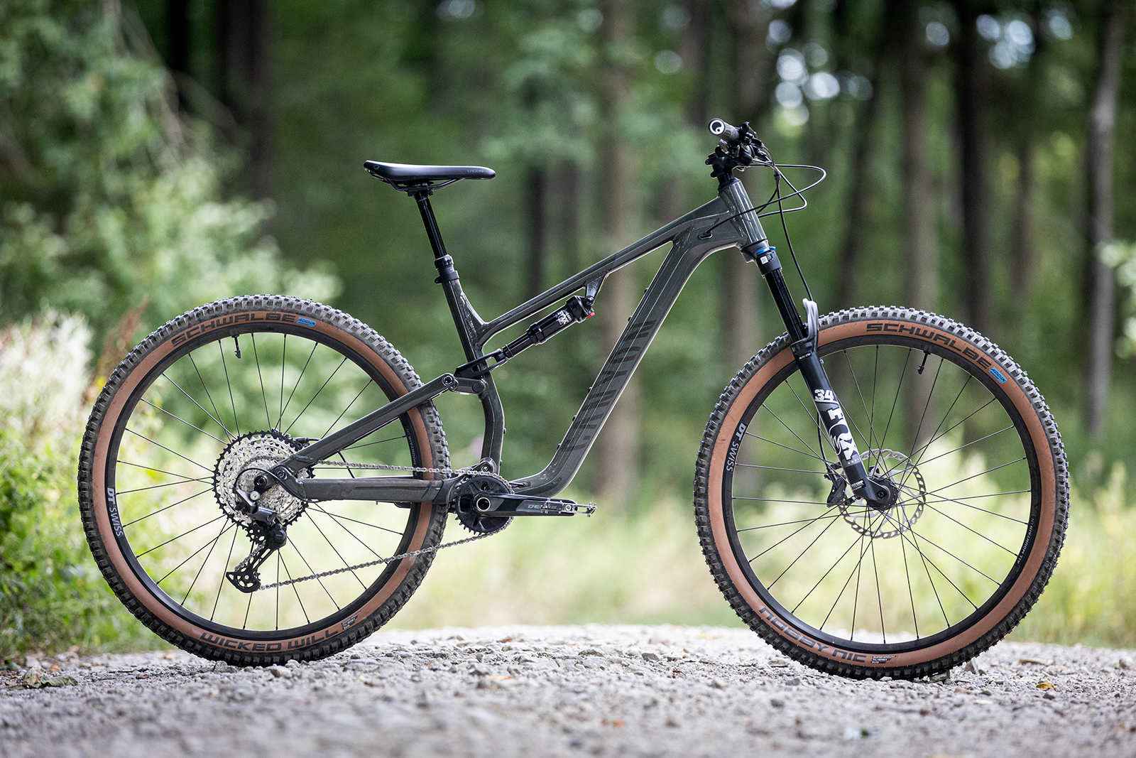 Pack shot of the Canyon Neuron 6 full suspension mountain bike