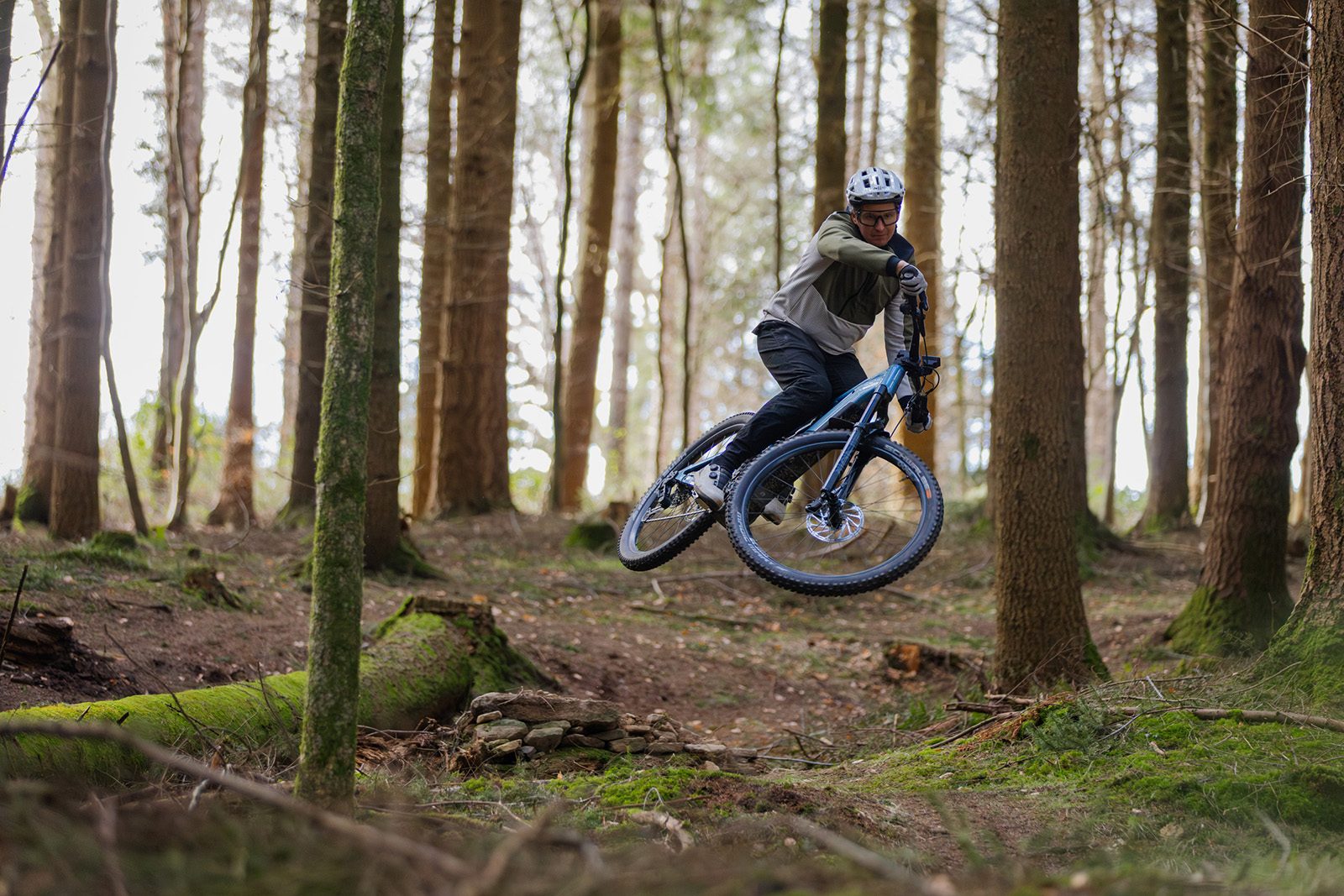 Male rider in grey top riding the Canyon Neuron:ON AL 9 eMTB
