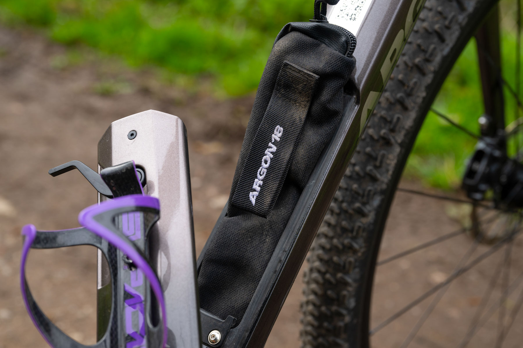 Argon 18 Dark Matter down tube storage
