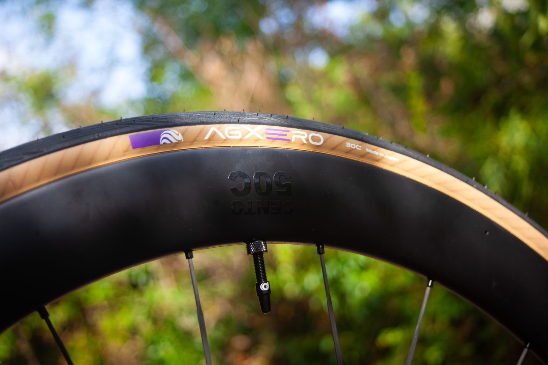 Agxero clincher