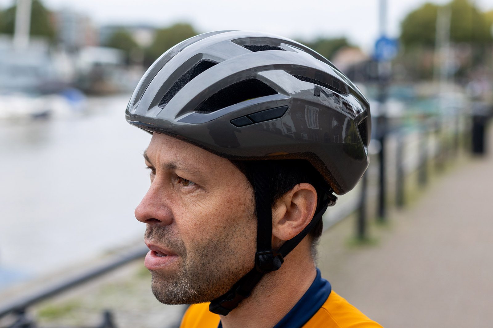 MET Vinci MIPS road cycling helmet