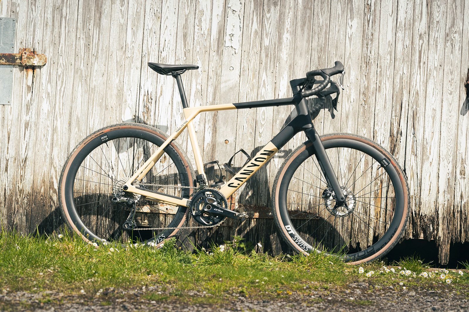 Pack shot of the Canyon Grail CF SLX 8 Di2 gravel bike