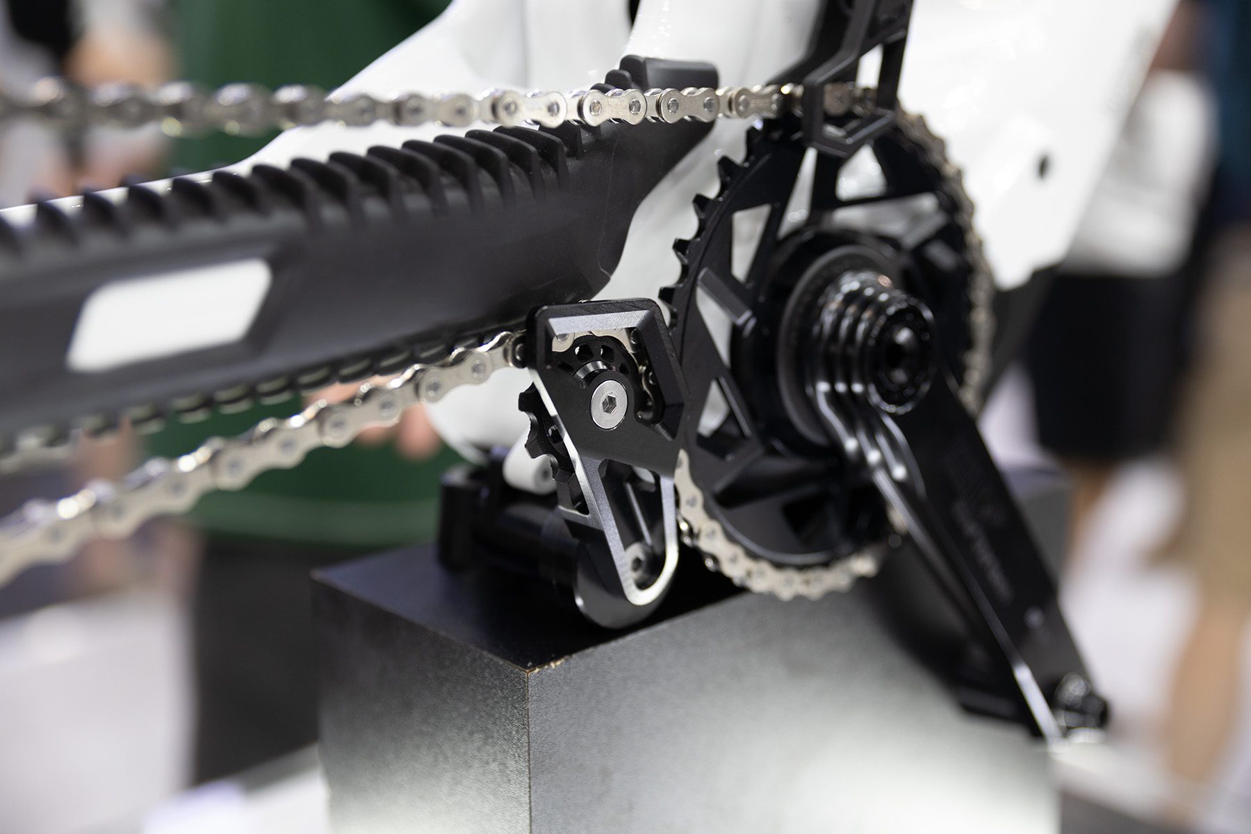 Avinox MG Concept chain tensioner