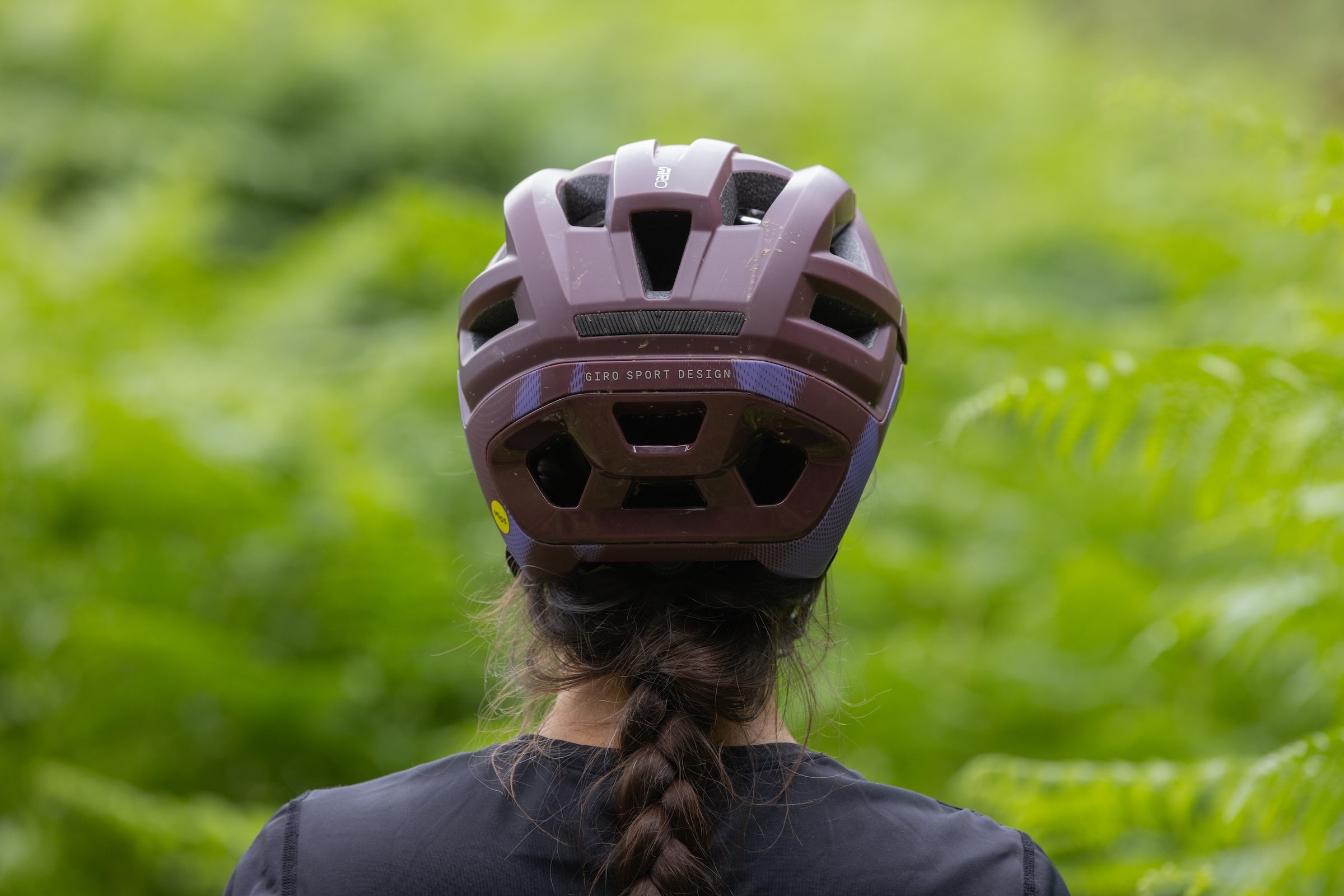 Rear view of the Giro Montaro Mips III showing its extended coverage around the back of the head.