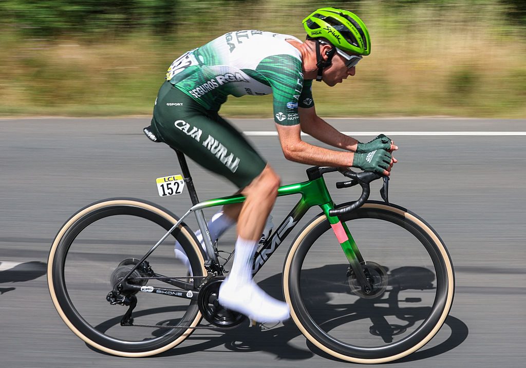 Caja Rural-Seguros RGA rider on MMR road bike.