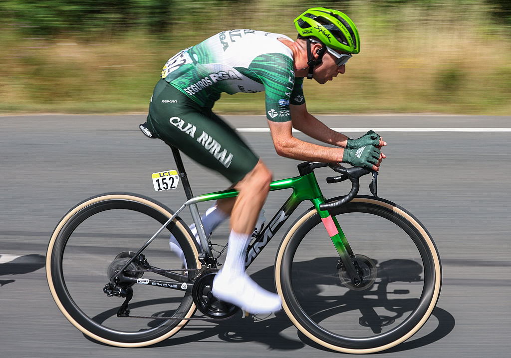 Caja Rural-Seguros RGA rider on MMR road bike.