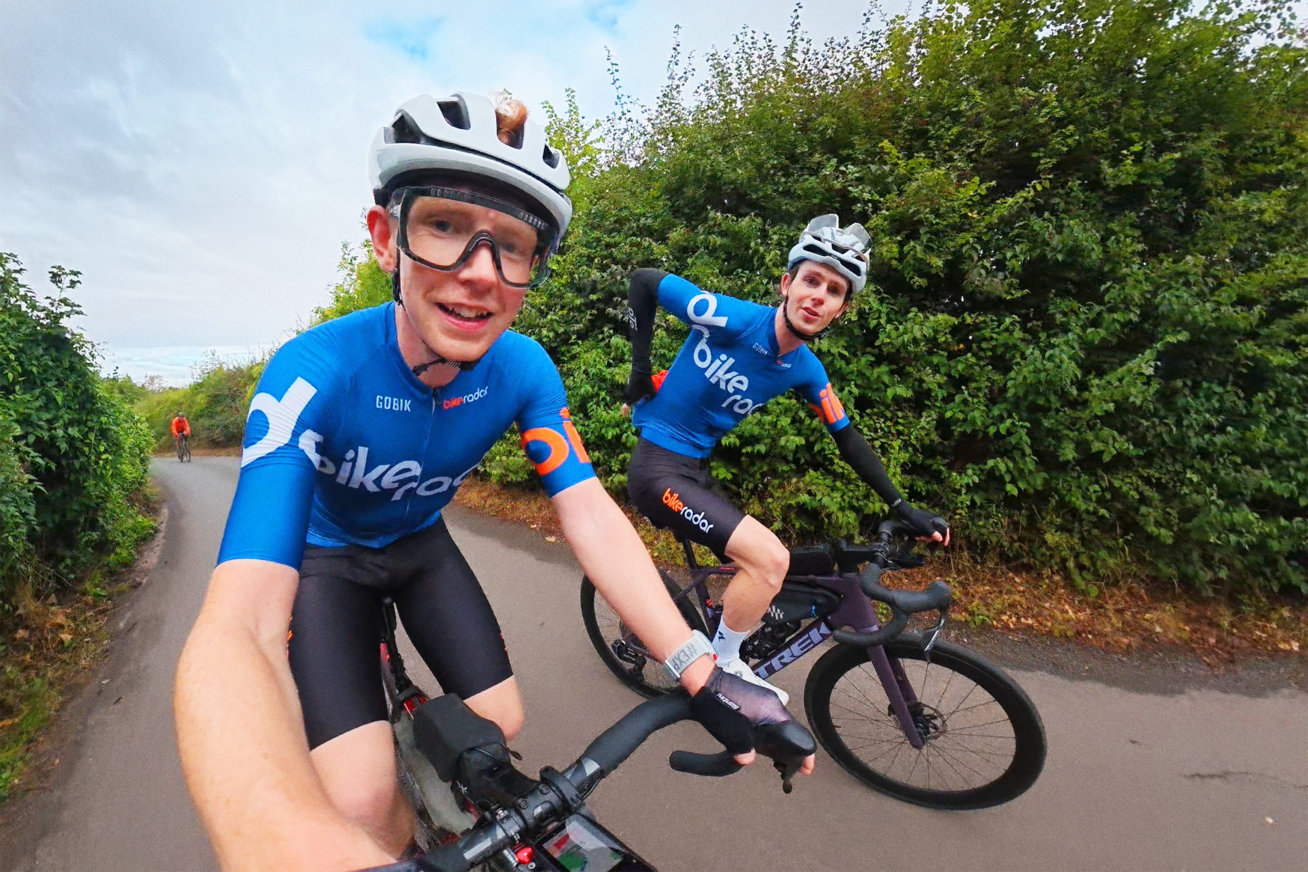 Felix Smith and Simon von Bromley riding the Gravel before the Romans audax