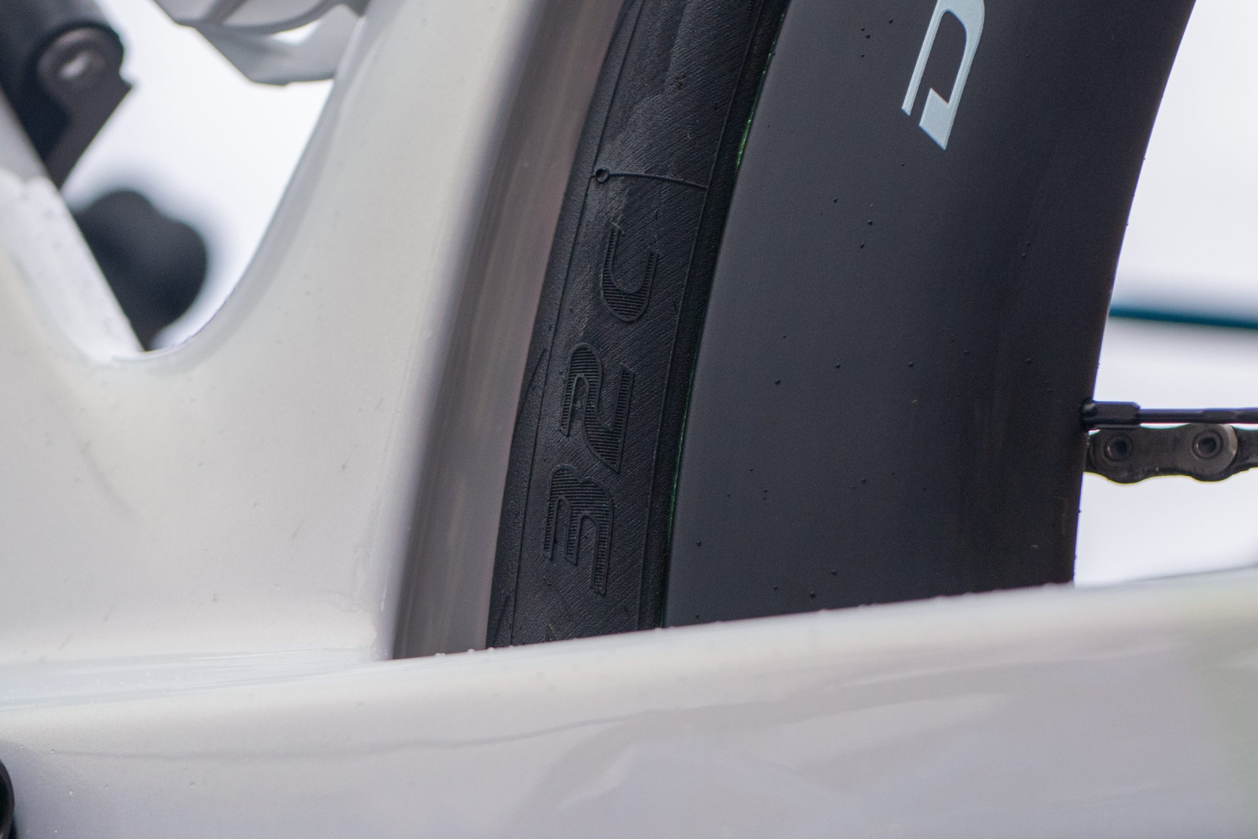 32c tyre on Mathieu van der Poel's Canyon Aeroad CFR at the 2025 Paris-Roubaix
