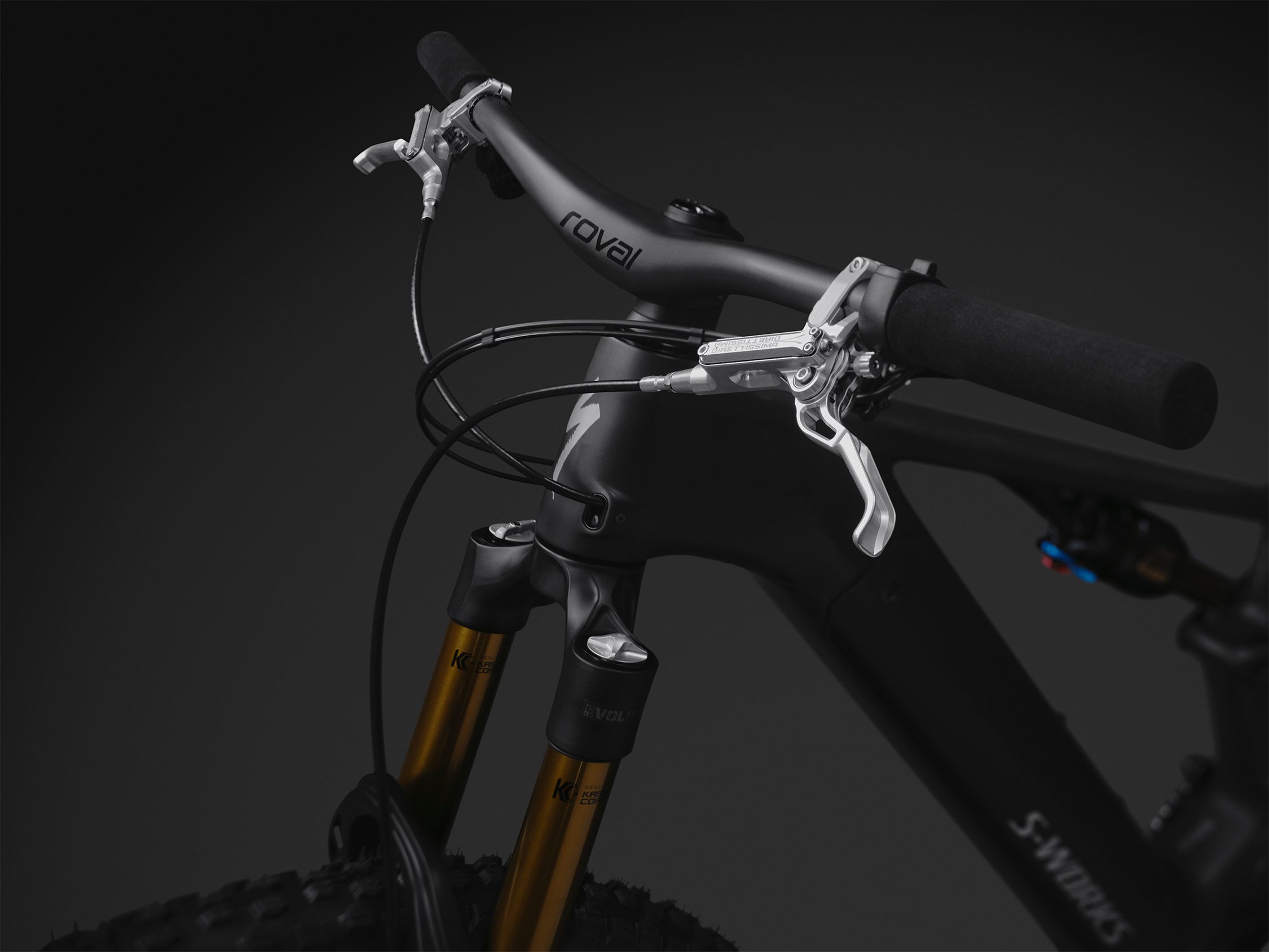 Trickstuff Direttissima brakes with a smaller rear rotor shed weight from the S-Works Levo R's four-piston SRAM Motive Ultimates. Specialized
