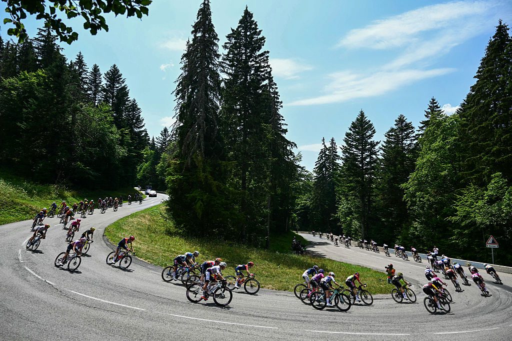 The peloton descends the Col de la Faucille during the 2026 Tour de France Femmes avec Zwift