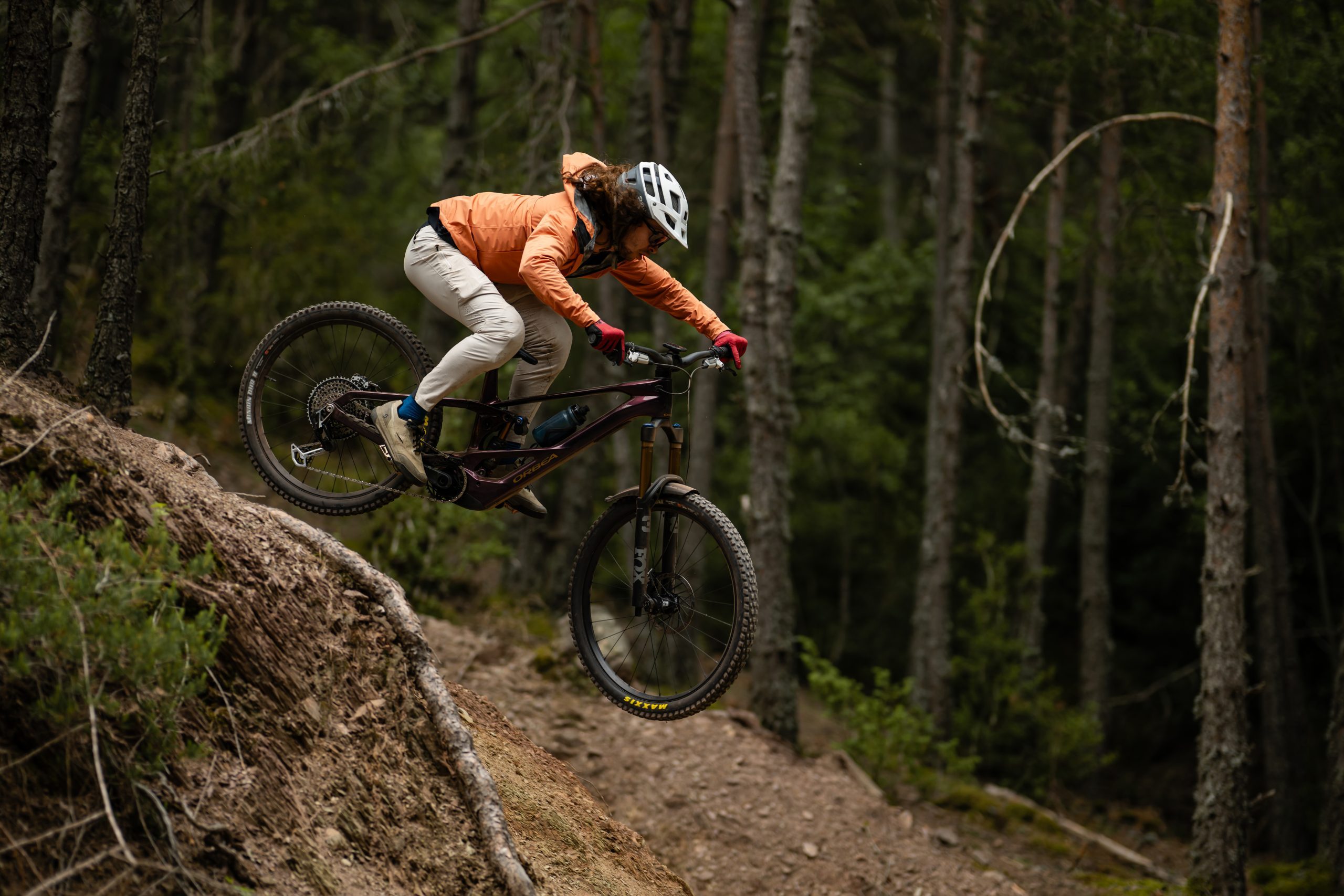 Orbea Wild LT M-LTD RS on woodland drop