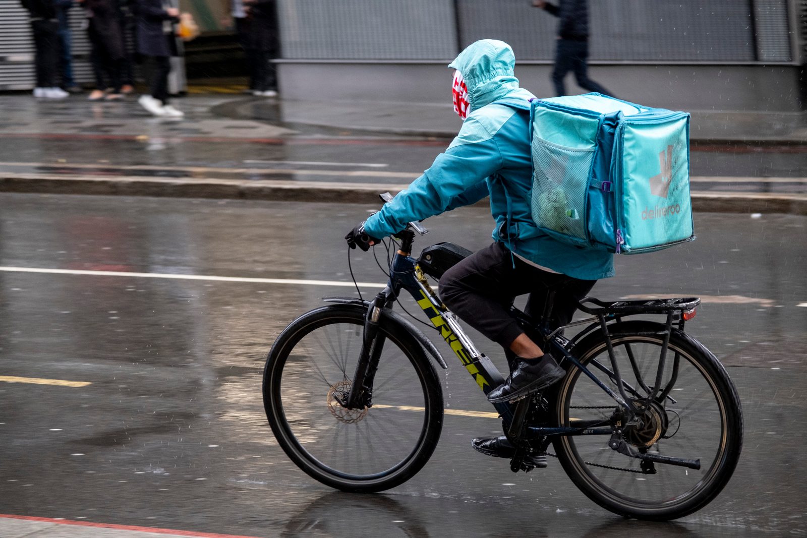 Deliveroo takeaway delivery cycle courier in heavy rain on 8th October 2024 in London, United Kingdom. Deliveroo acts as an intermediary between independent takeaway food outlets and customers, with thousands of cycle couriers delivering food by bicycle and other forms of transport. Gig workers are independent contractors, online platform workers, contract firm workers, on-call workers and temporary workers. Gig workers enter into formal agreements with on-demand companies to provide services to the company's clients. (photo by Mike Kemp/In Pictures via Getty Images)