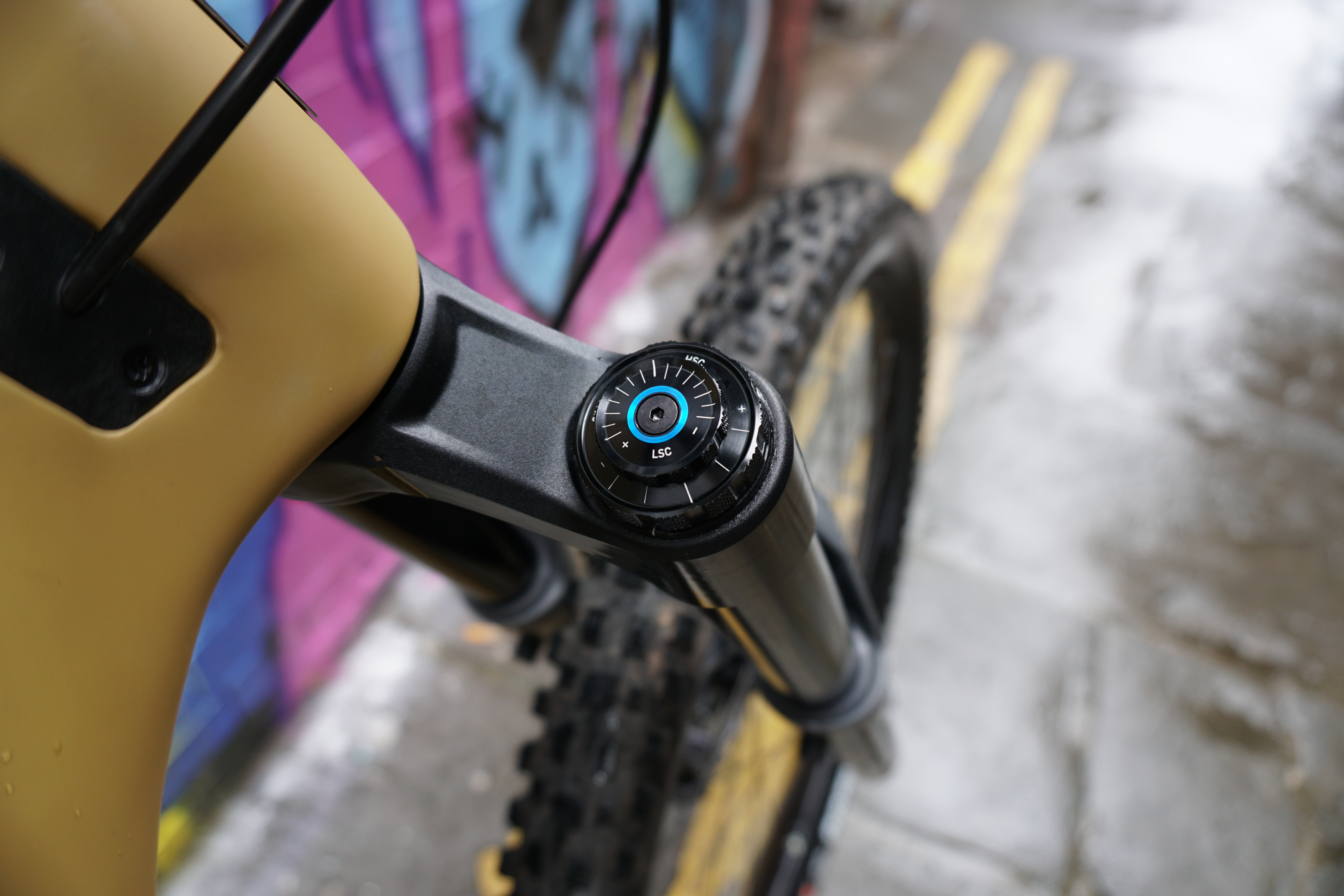 RockShox Zeb Ultimate fork high speed and low speed compression adjustment RockShox Zeb Ultimate fork high speed and low speed compression adjustment