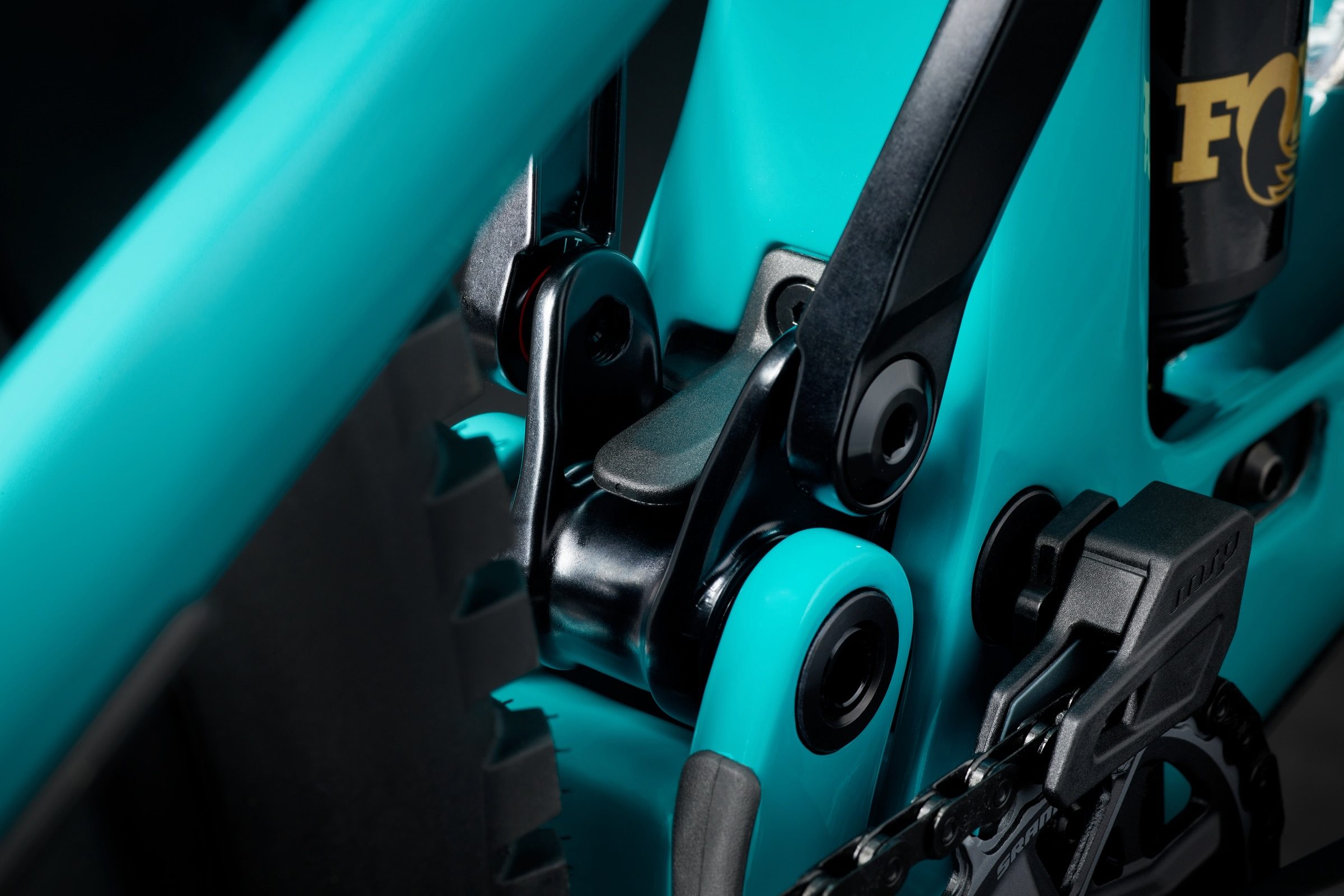 Close-up of the Yeti LT's Sixfinity suspension linkage on the production carbon frame.
