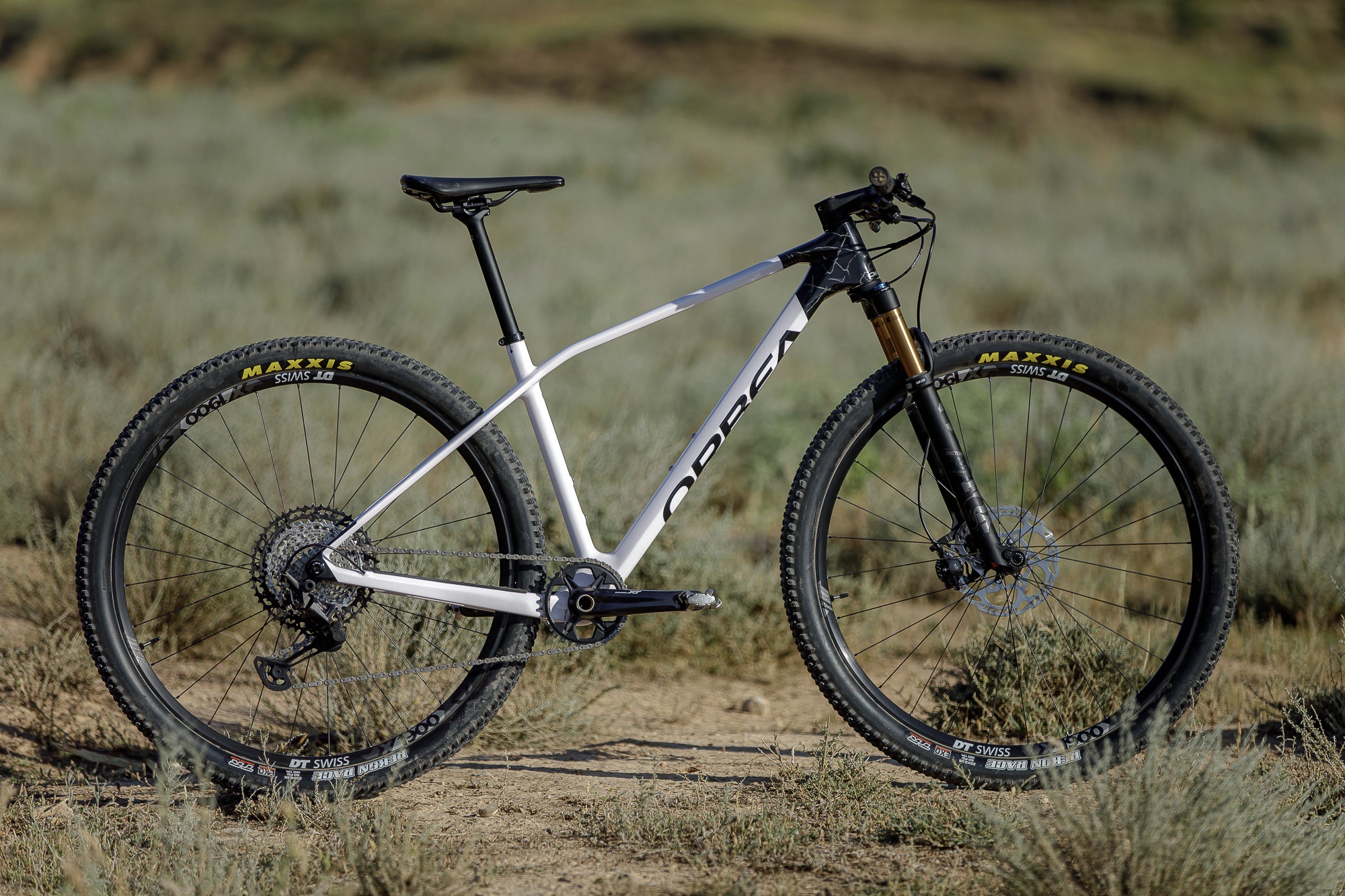 Orbea Alma pack shot