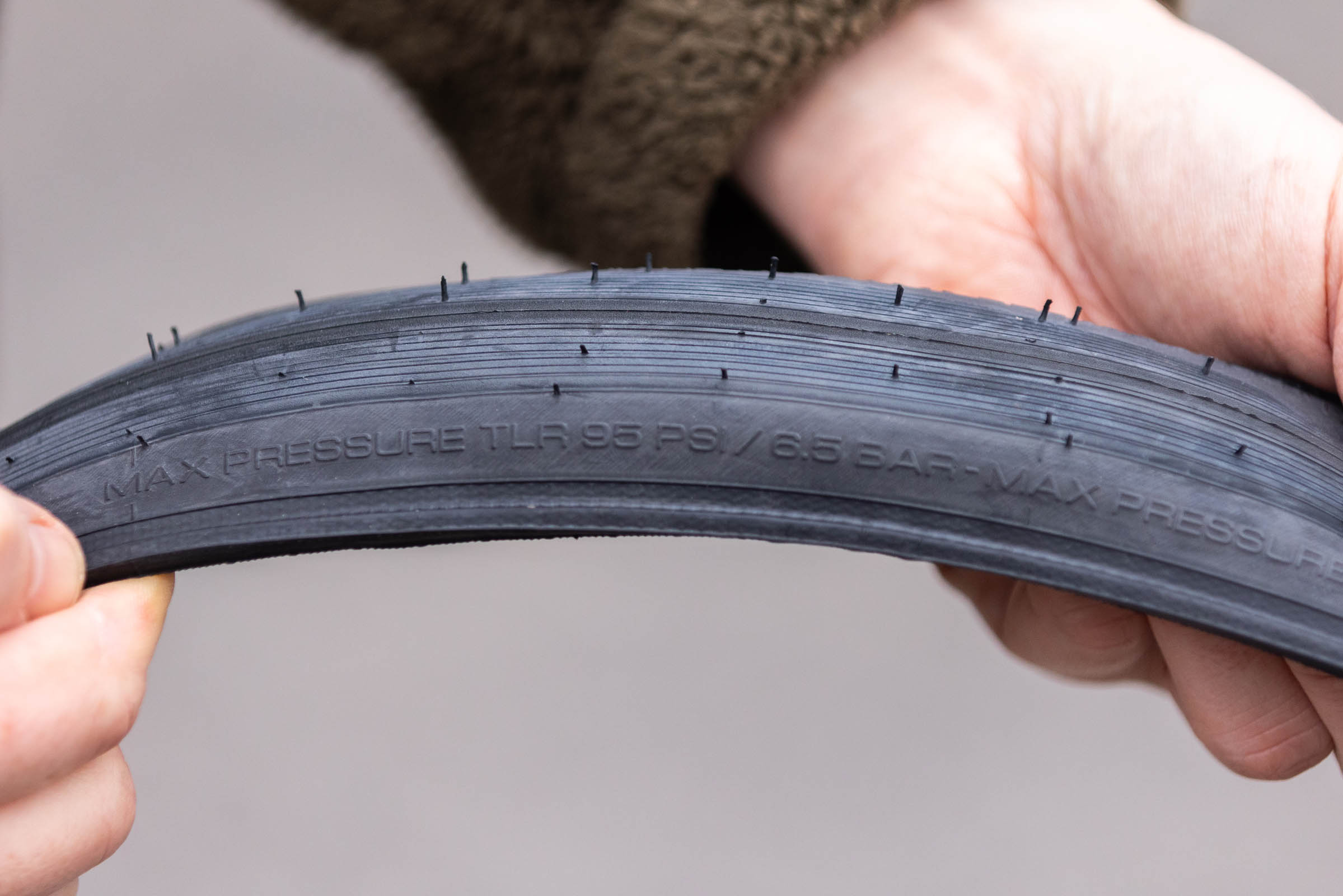 Maximum pressure label on a Vittoria road bike tyre