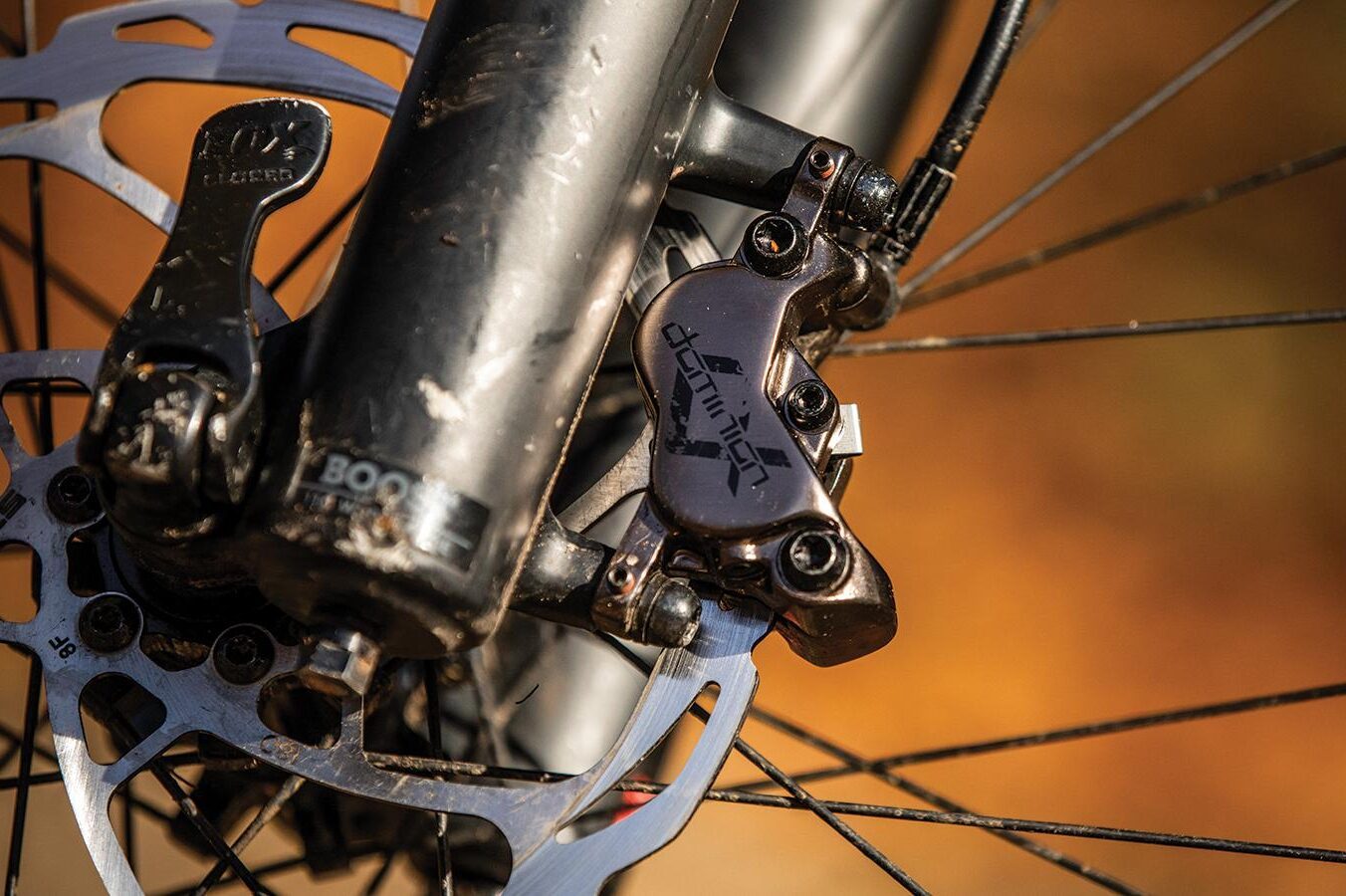 hayes-dominion-a4-brake-02-1546860644768-1fi2e65l0pnk1-06c811c Picture showing close up of the Hayes Dominion A4 brake caliper mounted on a front fork