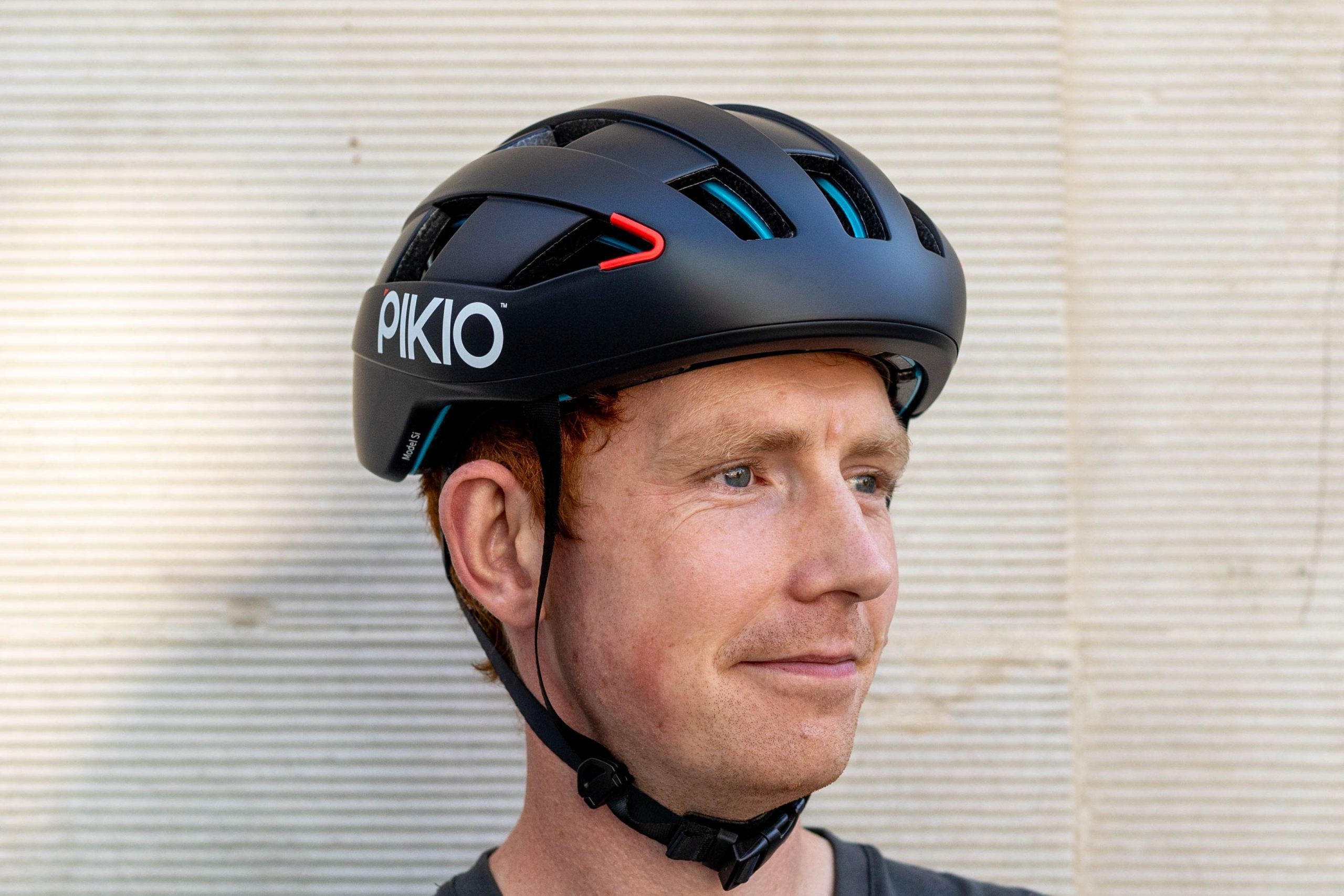 Pikio Si Oblik helmet