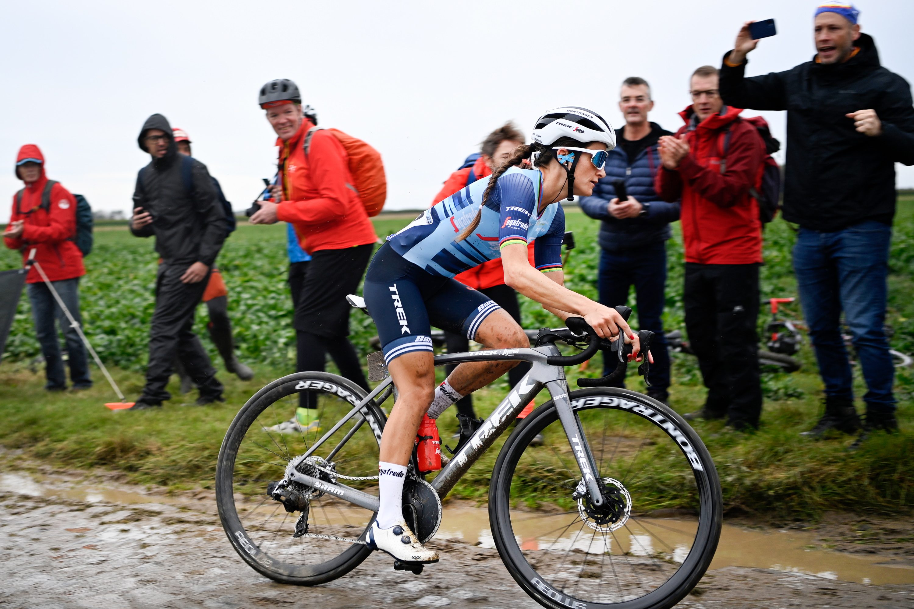 Lizzie Deignan on Trek Domane with 1x drivetrain at Paris-Roubaix Femmes 2021