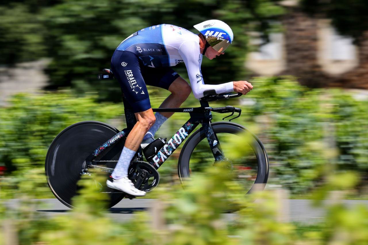 Chris Froome aboard the Factor Hanzo