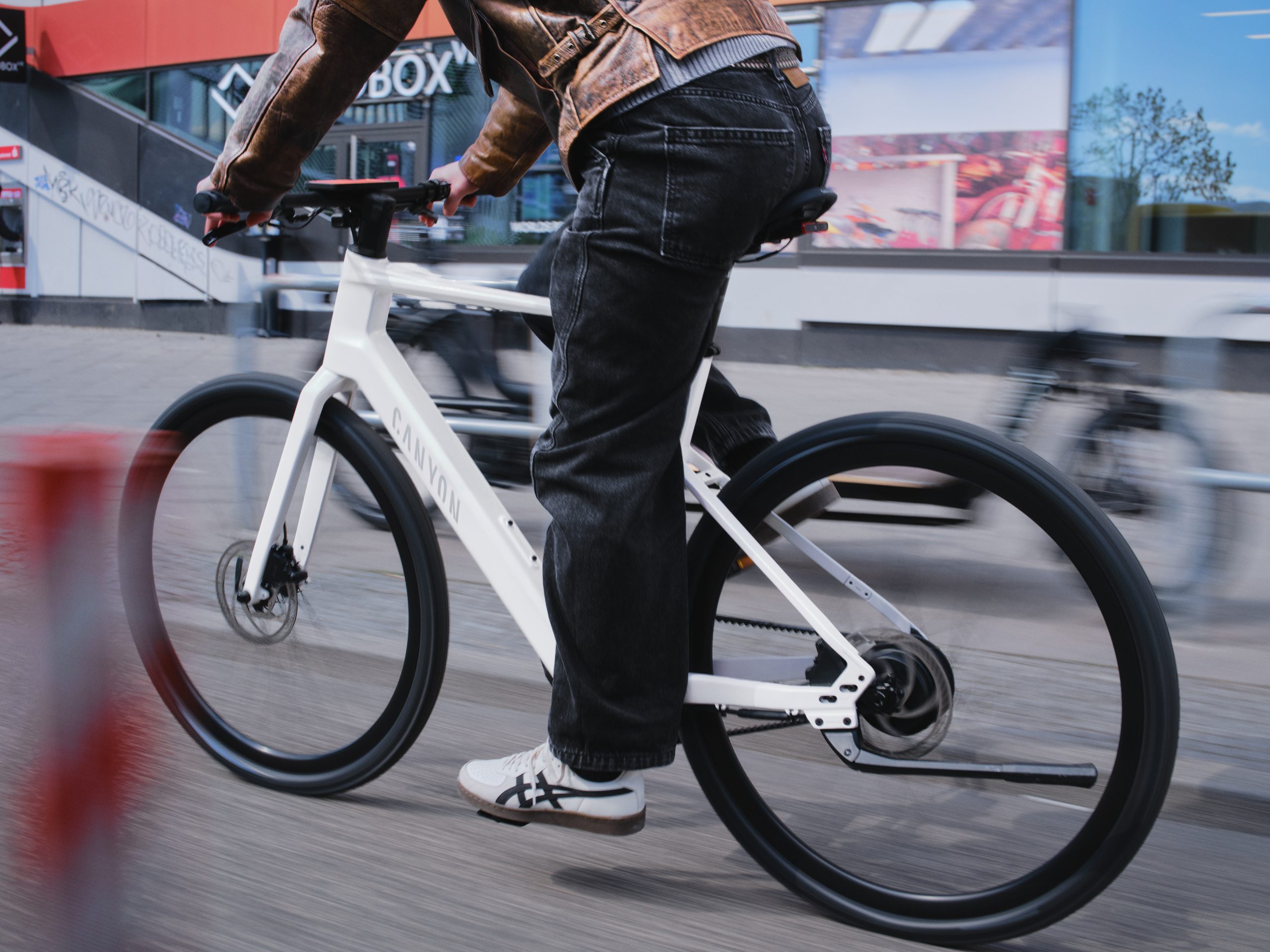 electric bicycle with bosch motor BATCH Step-Thru E-Bike Red, SM The exquisitely eBikes with Bosch Motor: The