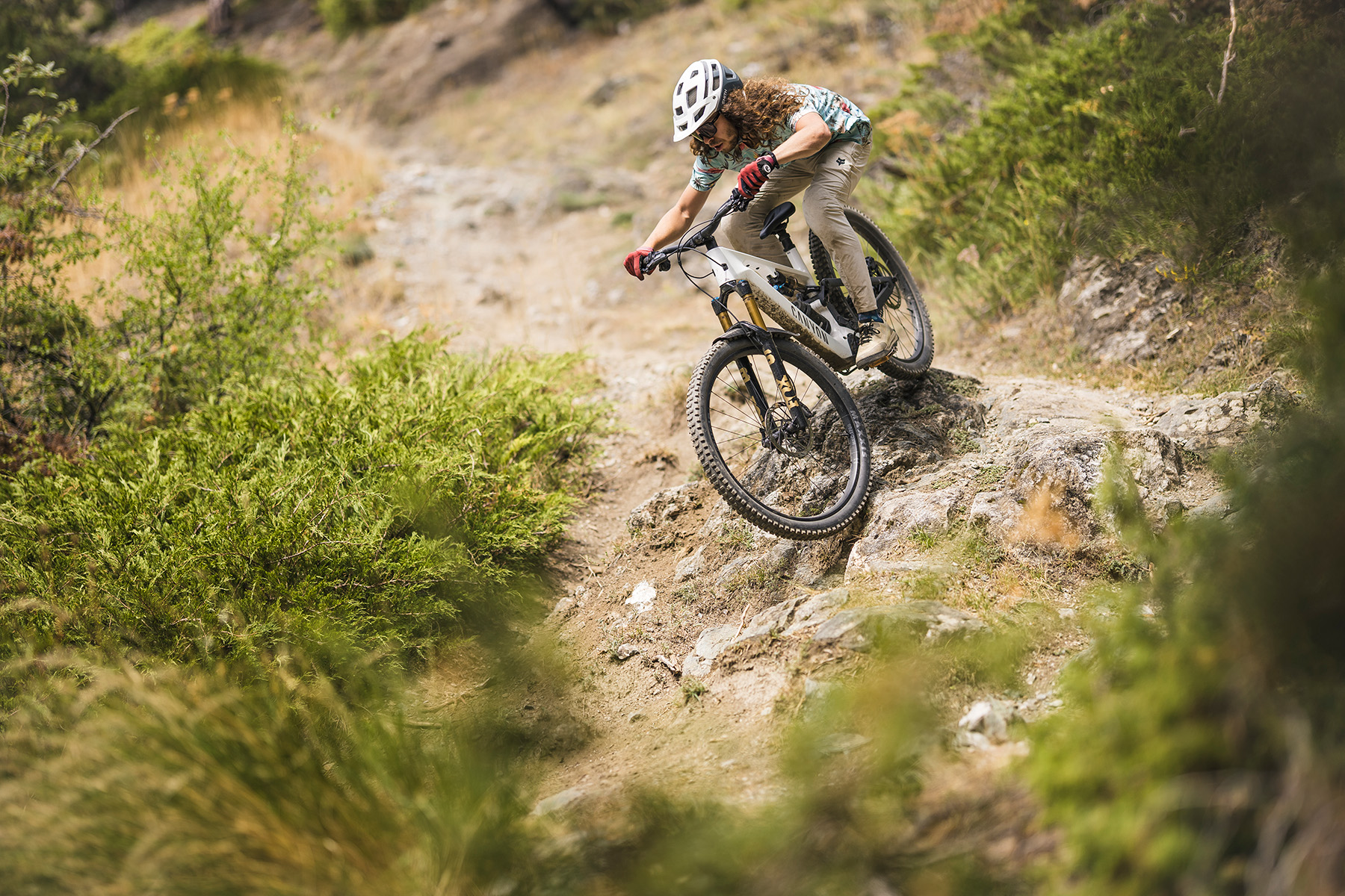 Canyon Spectral:ON on trail on Pila