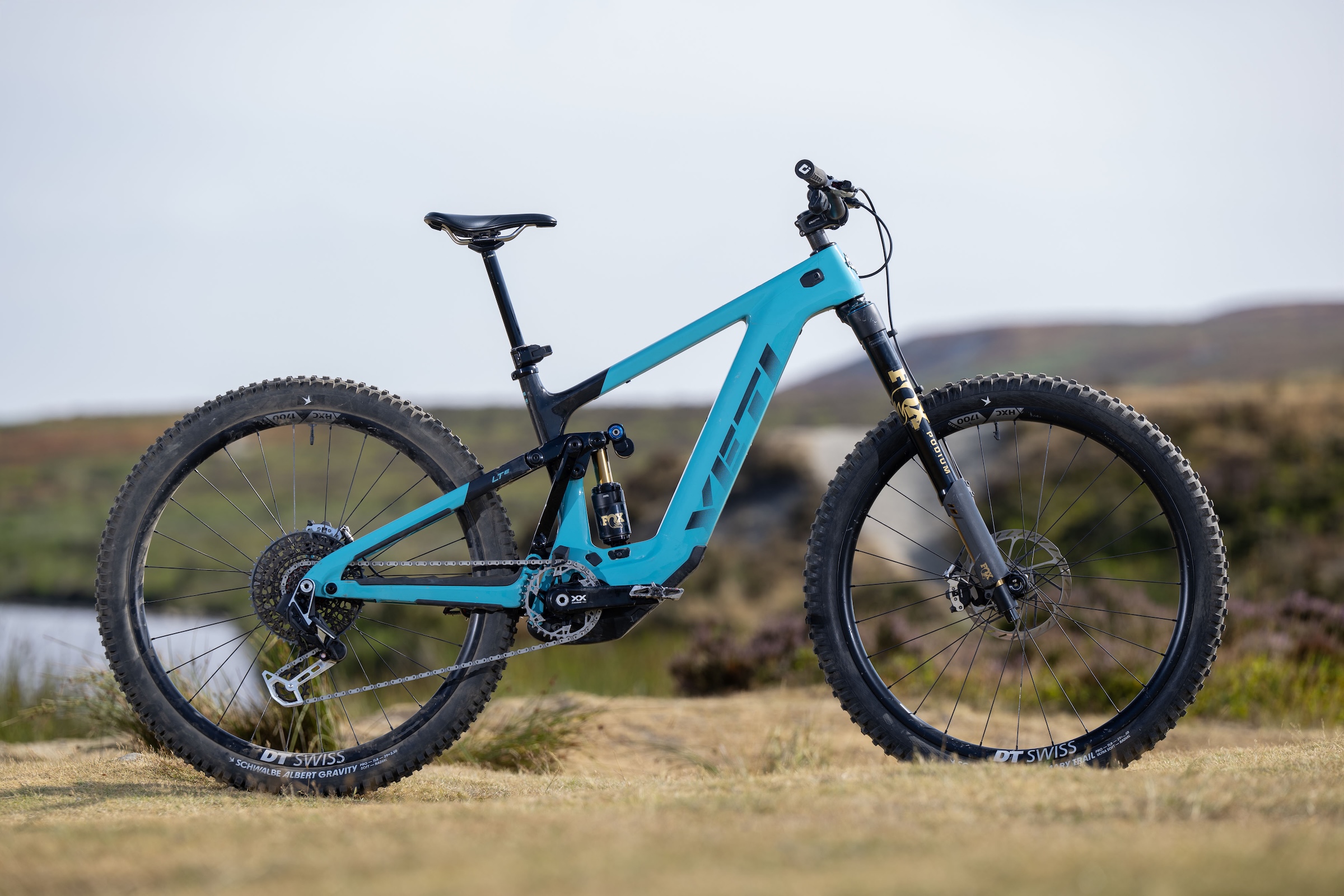 Blue Yeti LTe T4 electric mountain bike shown in side profile with two 29in wheels and Fox Factory suspension
