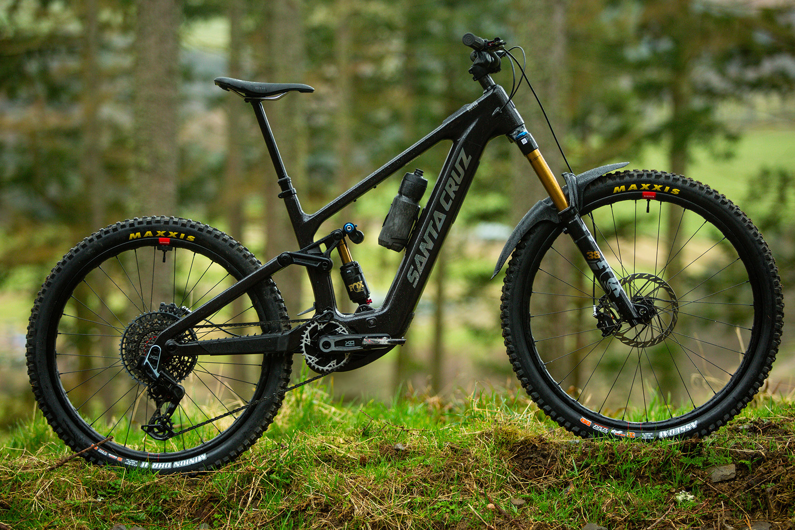 Pack shot of the Santa Cruz Bullit X0 AXS RSV full suspension eMTB