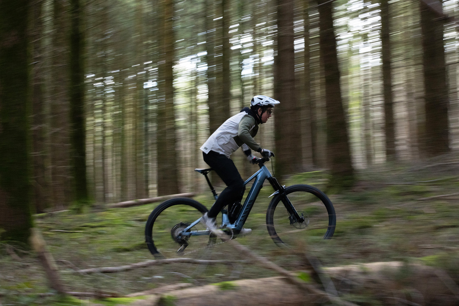 Male rider in grey top riding the Canyon Neuron:ON AL 9 eMTB