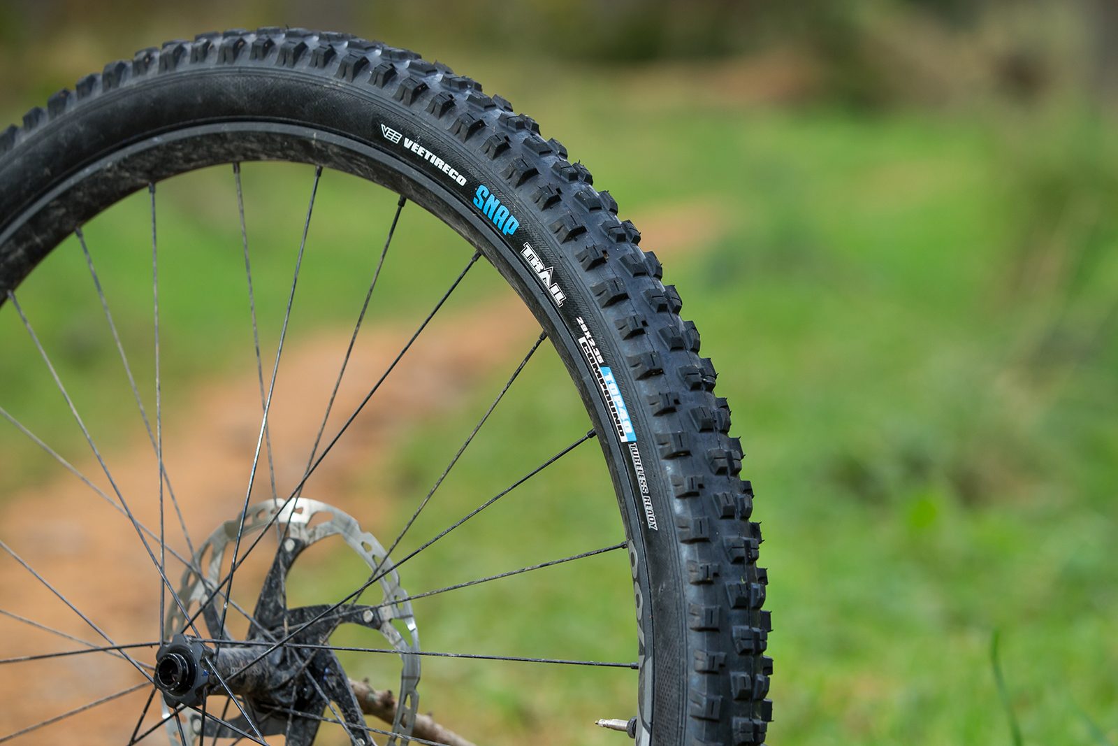 Vee Tire Co Snap Trail Top40 Compound Tubeless Ready Enduro Core mountain bike tyre